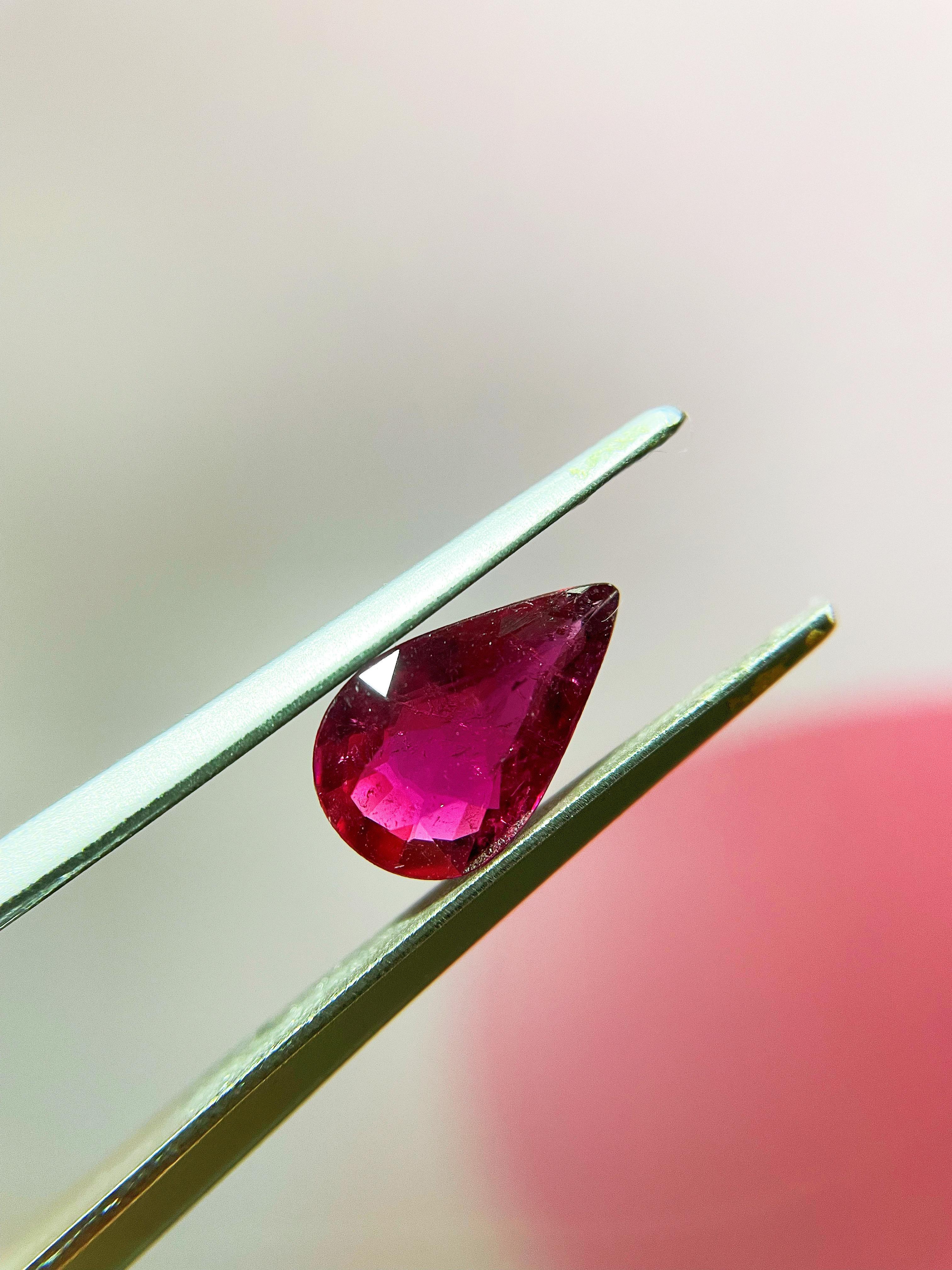 Natural Red Rubellite Tourmaline Teardrop Loose Stone, Jewelry Making 1.05 Ct en vente 3