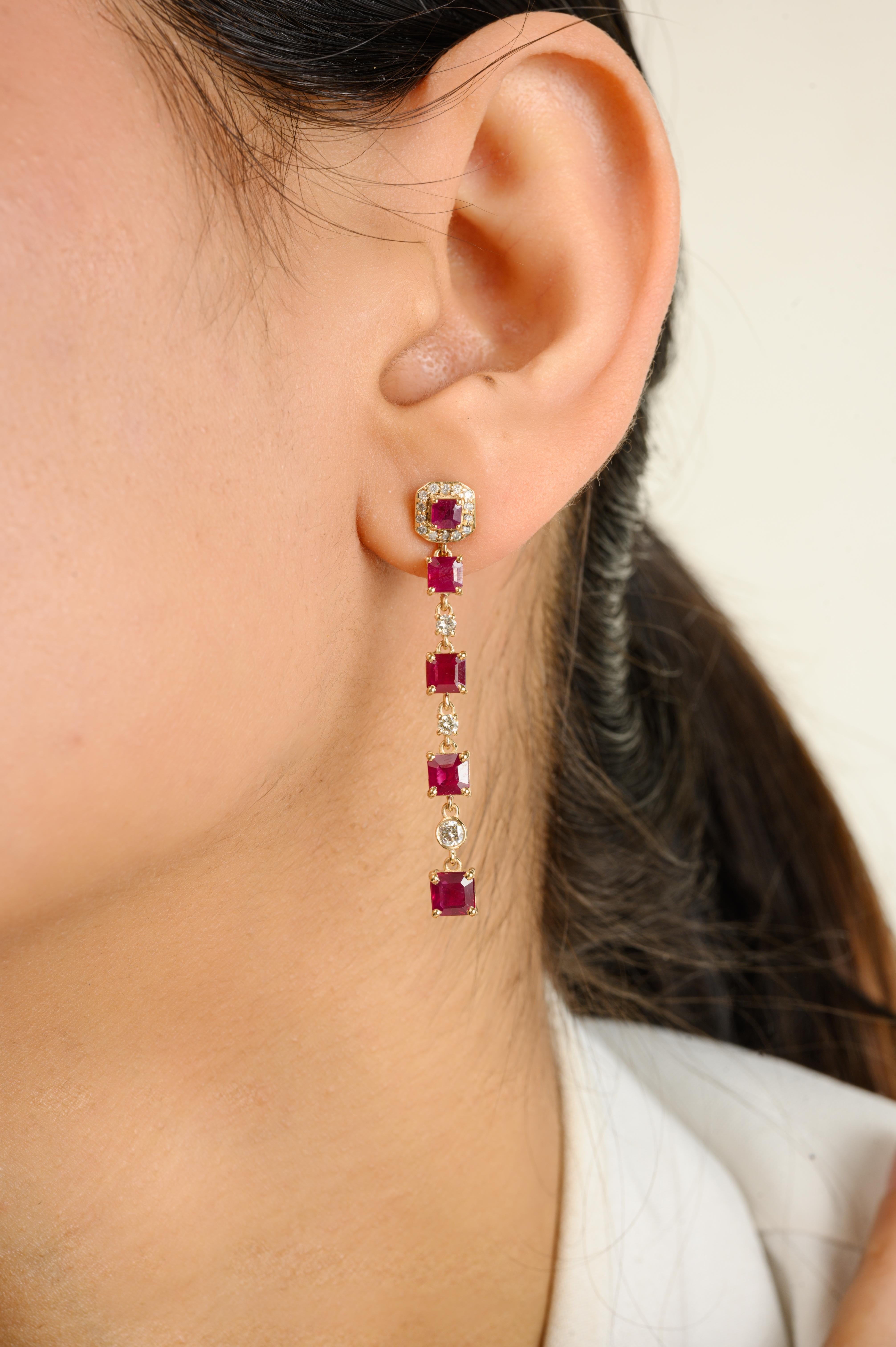 Orecchini con diamanti e rubini rossi Nature, regalo per lei in oro giallo 14k In condizioni Nuovo in vendita a New York, NY