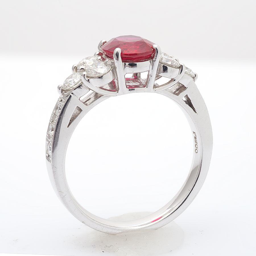 Natural Red Ruby Gemstone 1.34 cts in Platinum Ring with Diamonds / GIA Report In New Condition In Los Angeles, CA