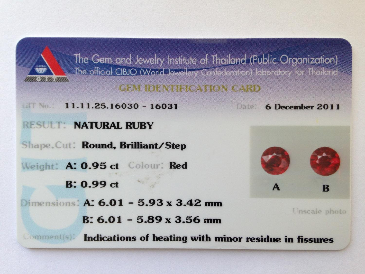 Taglio misto Pietra di rubino rosso naturale da 1,94 carati in orecchini 18KWG con diamanti con rapporto GIT in vendita