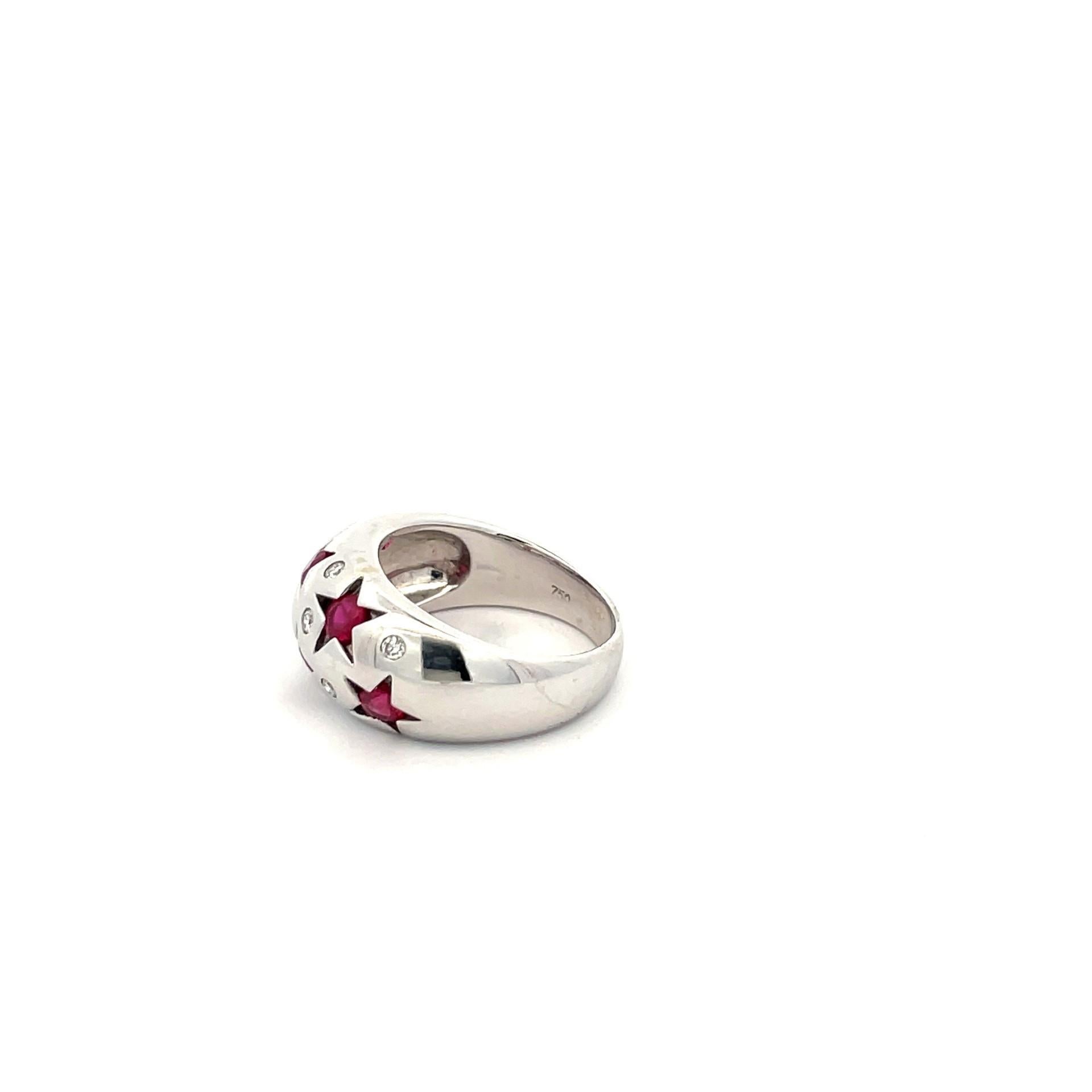 Taille ronde Bague étoile en or blanc 18 carats, rubis rouge naturel et diamant blanc en vente