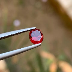 Spinello rosso naturale da 0,84 carati con taglio ovale per anelli o gioielli di pregio