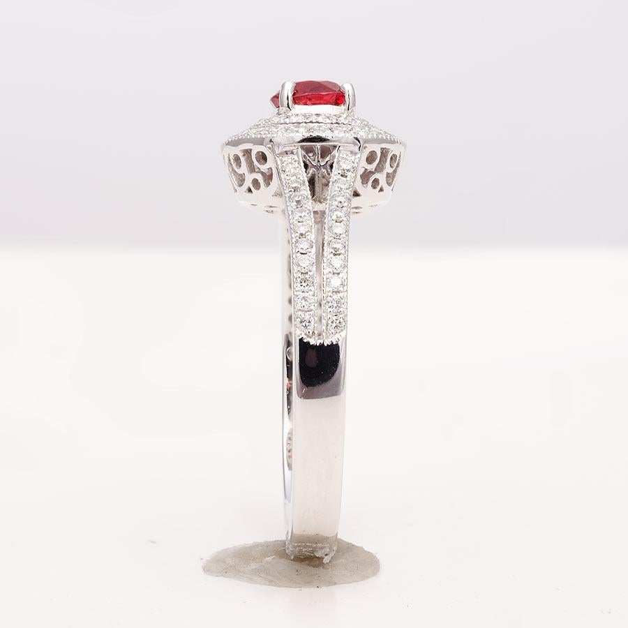 Natural Red Spinel Gemstone 0.52 cts in 14K White Gold Ring with Diamonds In New Condition For Sale In Los Angeles, CA