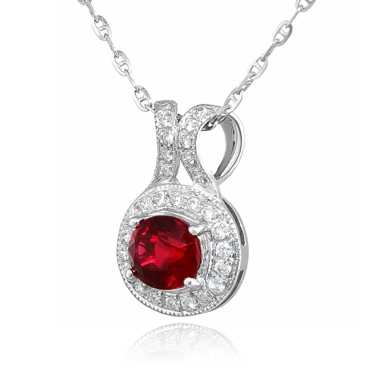 Taglio misto Gemma di spinello rosso naturale da 0,75 carati in ciondolo d'oro bianco 14K con diamanti in vendita