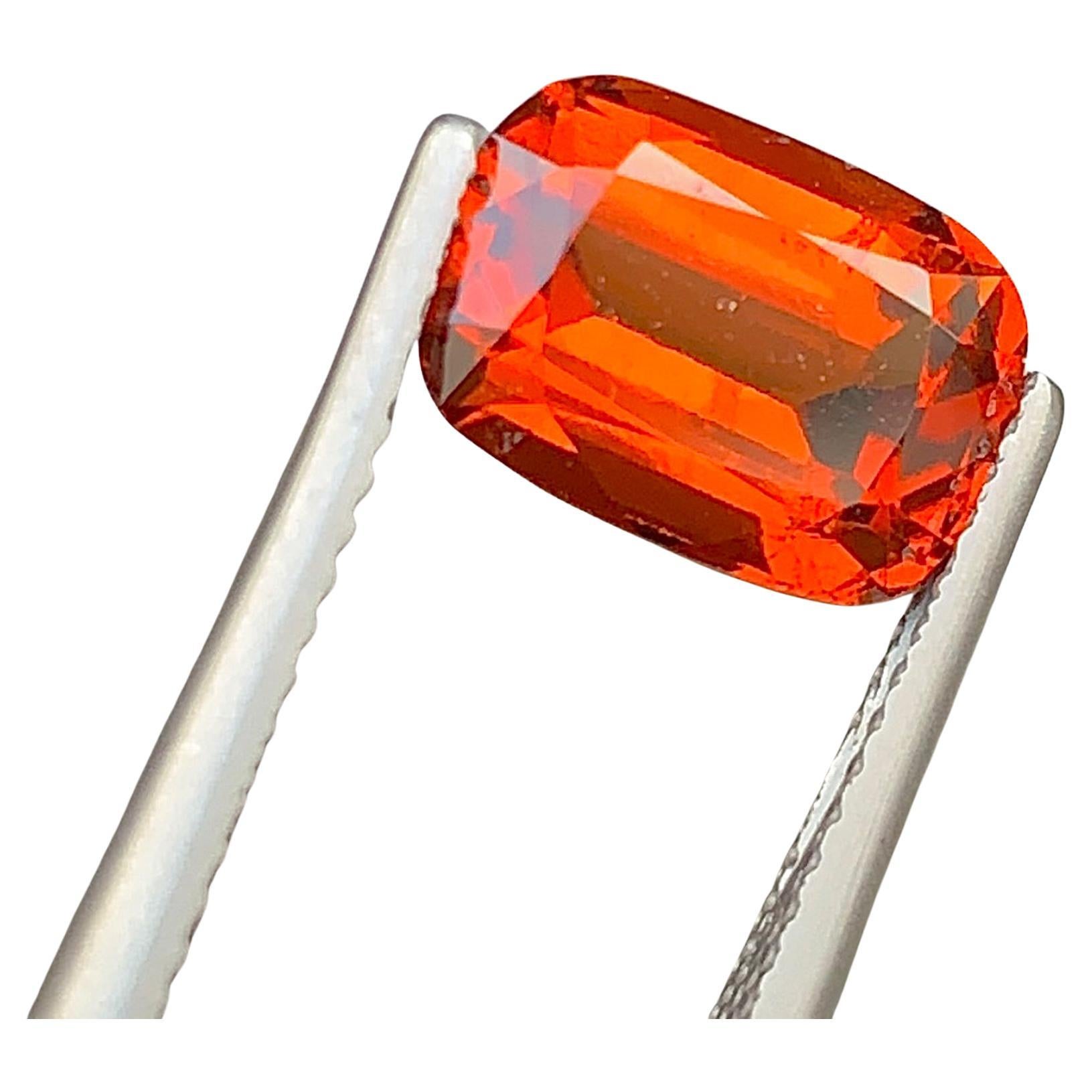 Natürlicher rötlich-oranger Granat Edelstein: 3.84 Karat Januar Geburtsstein