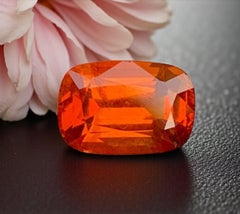 Natürlicher rötlich-oranger Granat-Edelstein: 3.29 Karat im Kissenschliff