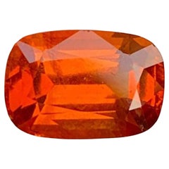 Natürlicher rötlich-oranger Granat-Edelstein: 3.29 Karat im Kissenschliff