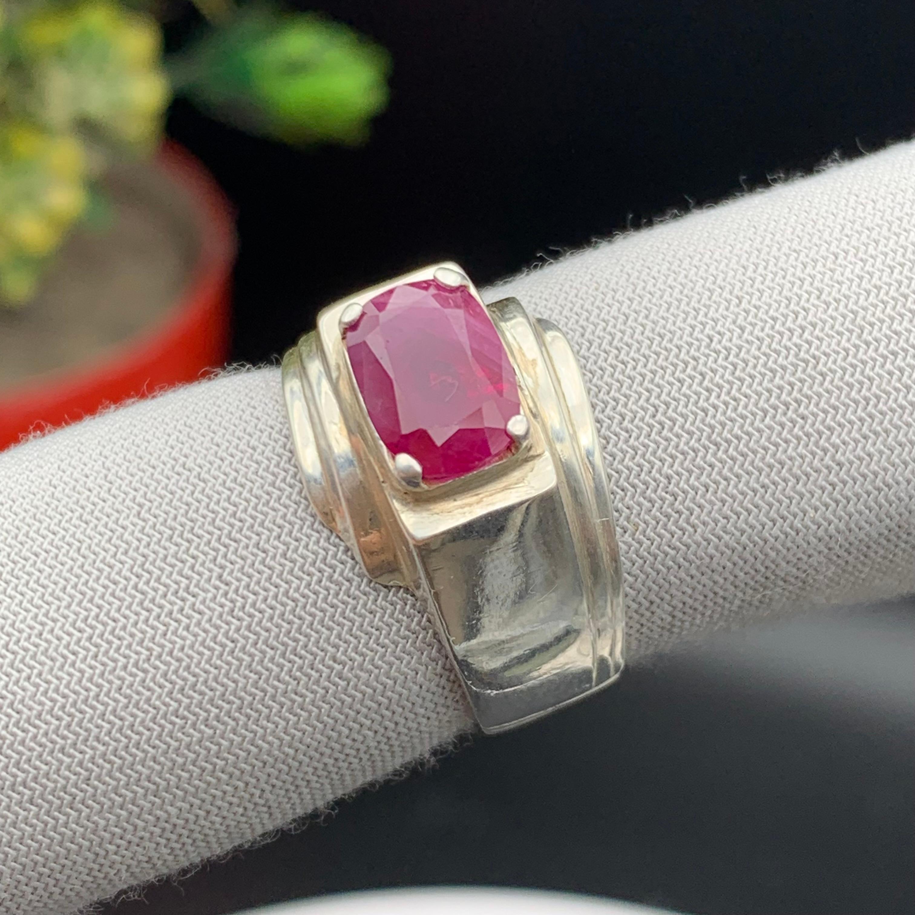 Taglio ovale Anello da cocktail con rubino rosso naturale PinK realizzato a mano in argento 925 - US 8.5 in vendita