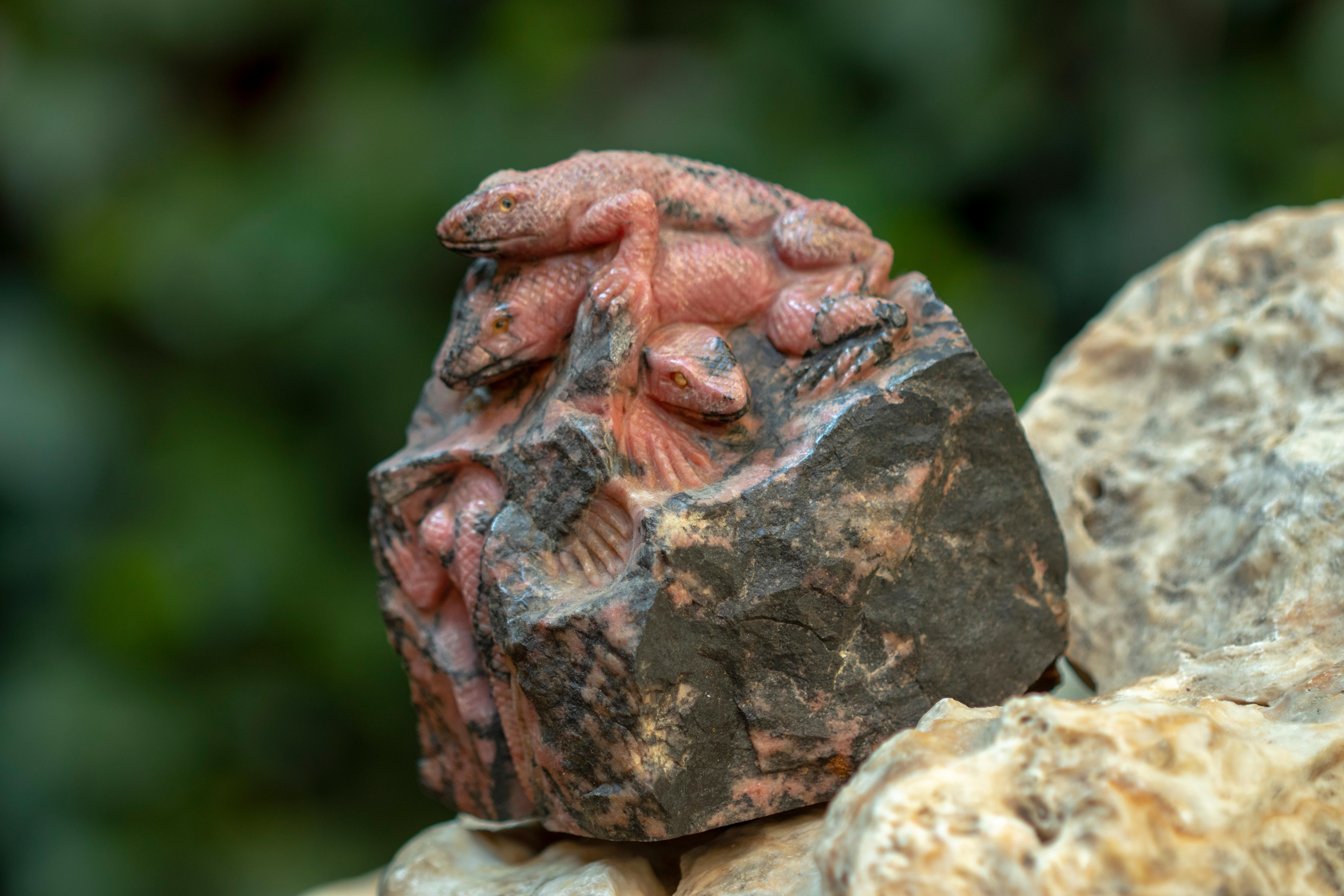 Other Natural Rhodochrosite Lizard Figurine Carved Animal Artisanal Chinese Sculpture For Sale