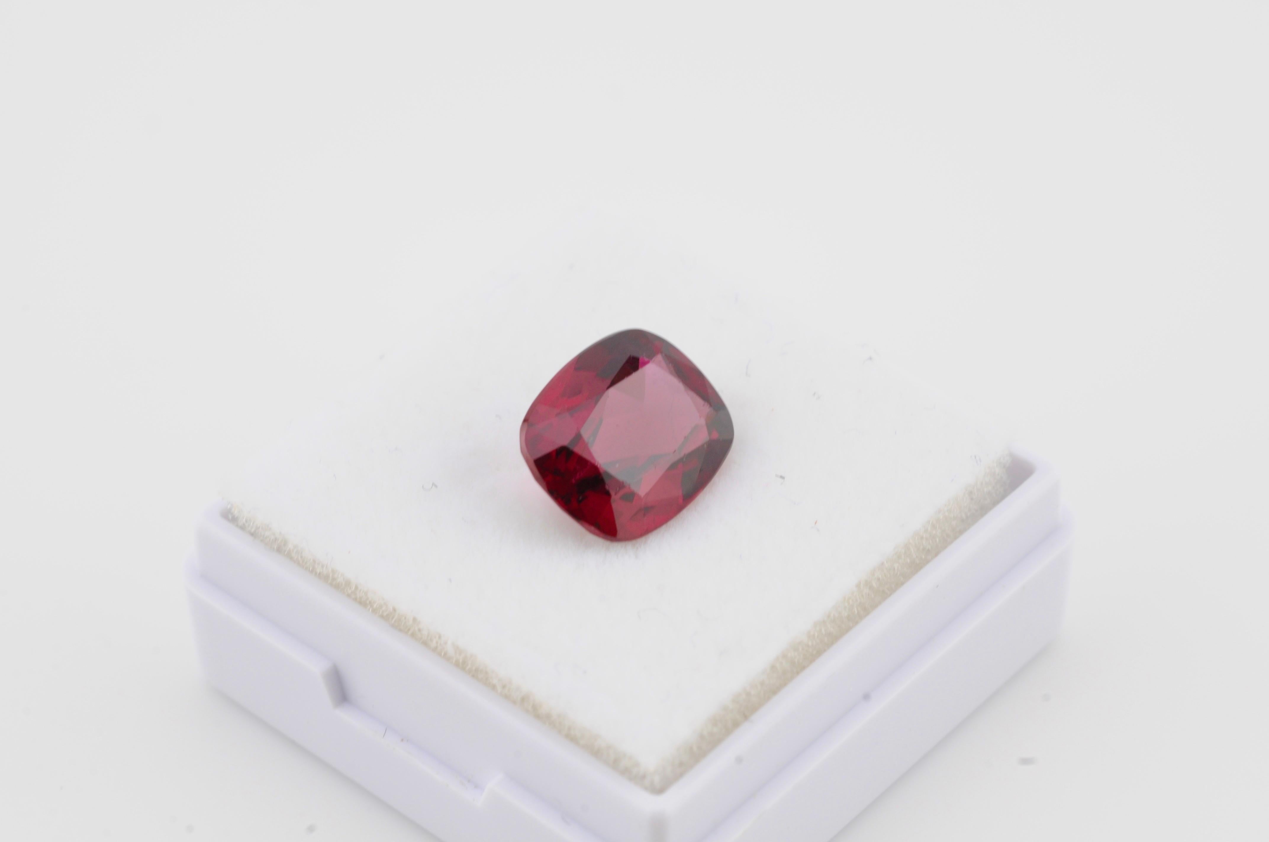 Estetismo Granato di rodolite naturale - 3,39 carati in vendita