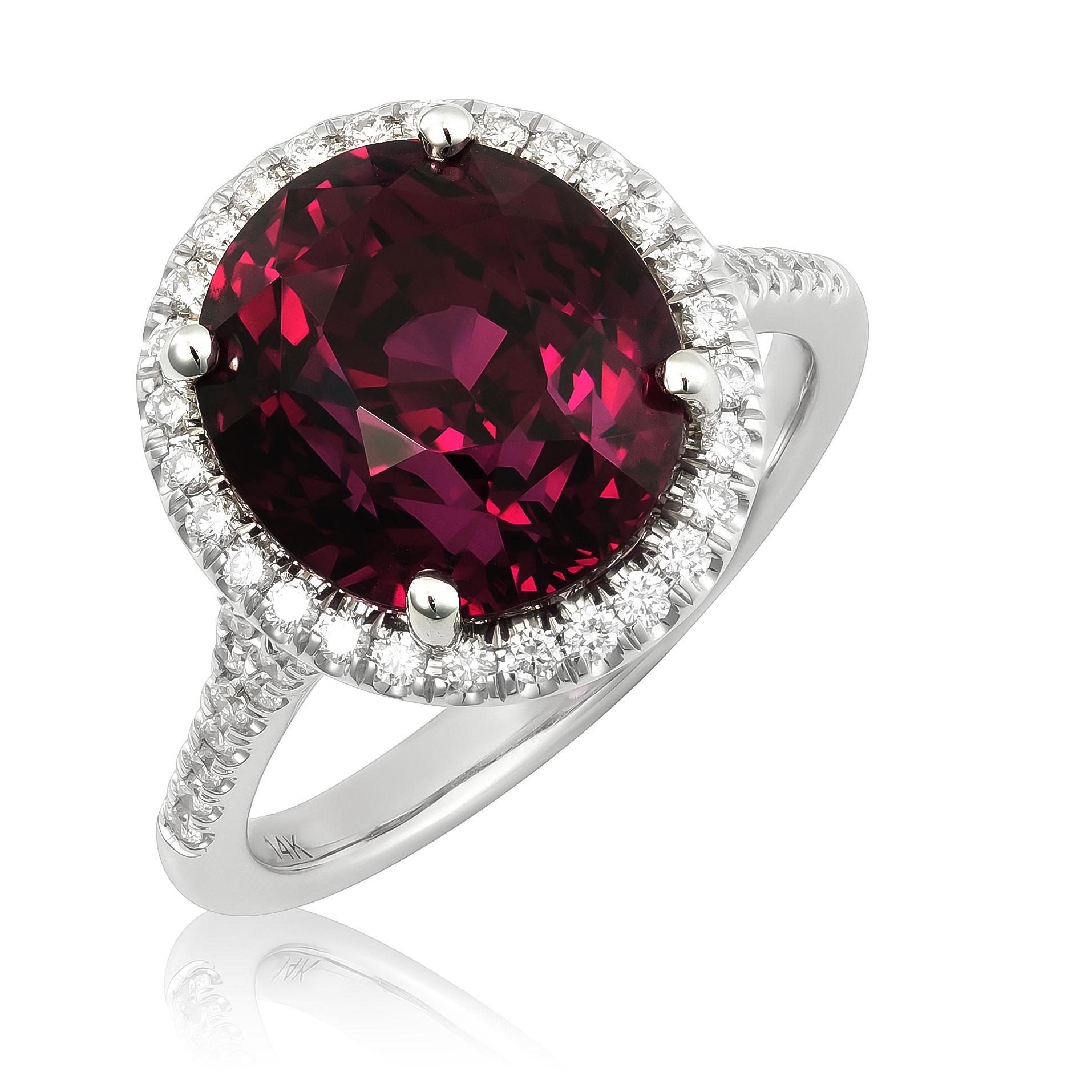 Discover the captivating elegance of this 14K white gold ring, featuring a stunning natural rhodolite garnet accented with brilliant diamonds. The intense red hue of the garnet, paired with sparkling diamonds, makes this ring a statement piece