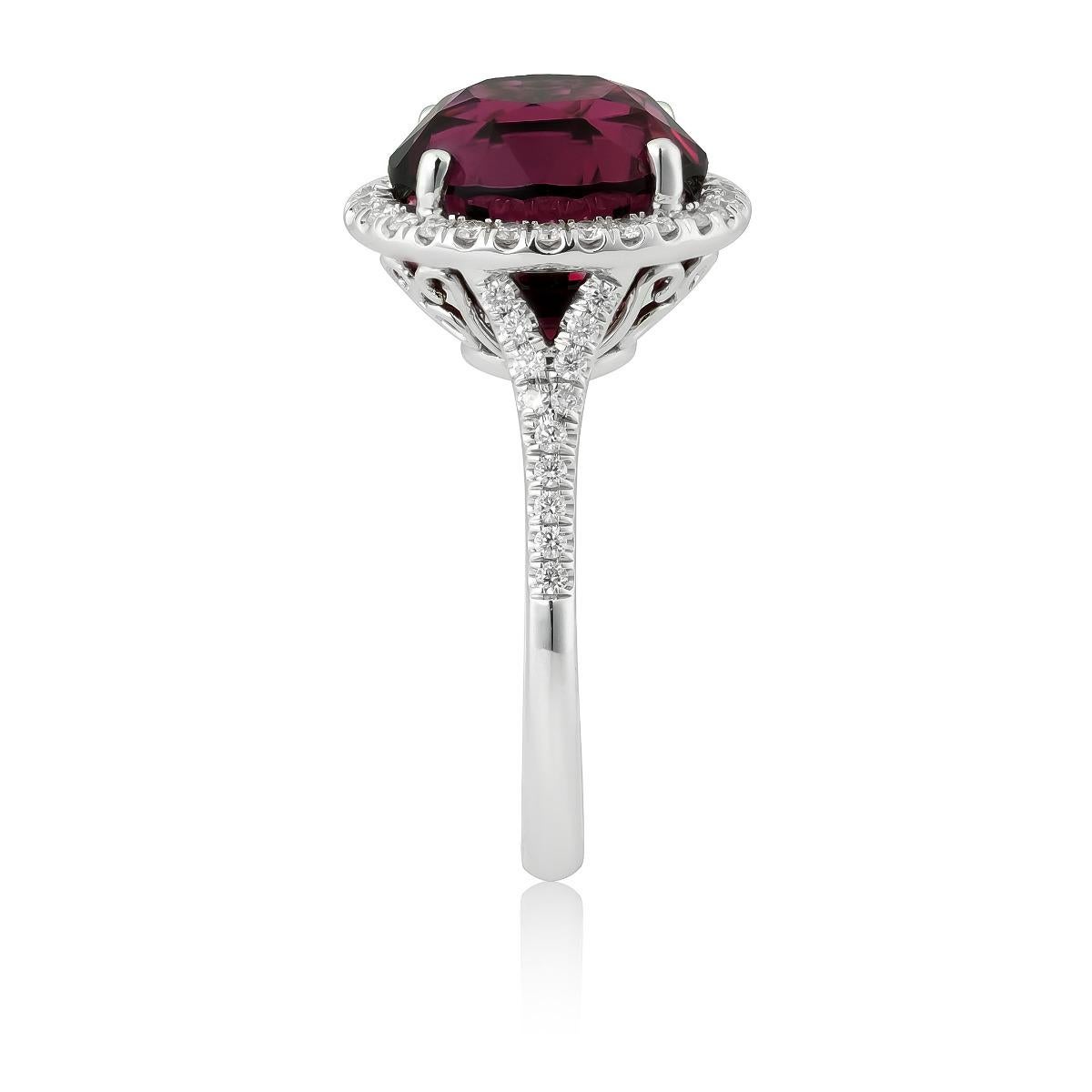 Natural Rhodolite Garnet Stone 8.86 carats in 14K White Gold Ring with Diamonds In New Condition For Sale In Los Angeles, CA