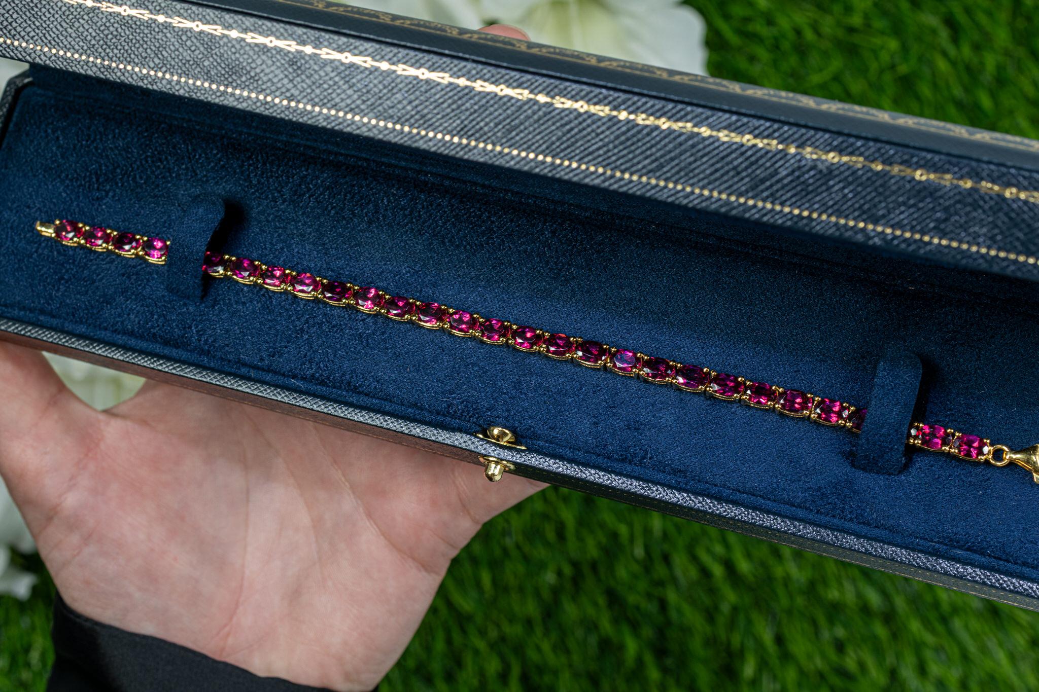 Contemporary Natural Rhodolite Garnet Tennis Bracelet 15 Carats 24K Yellow Gold Plated Silver For Sale