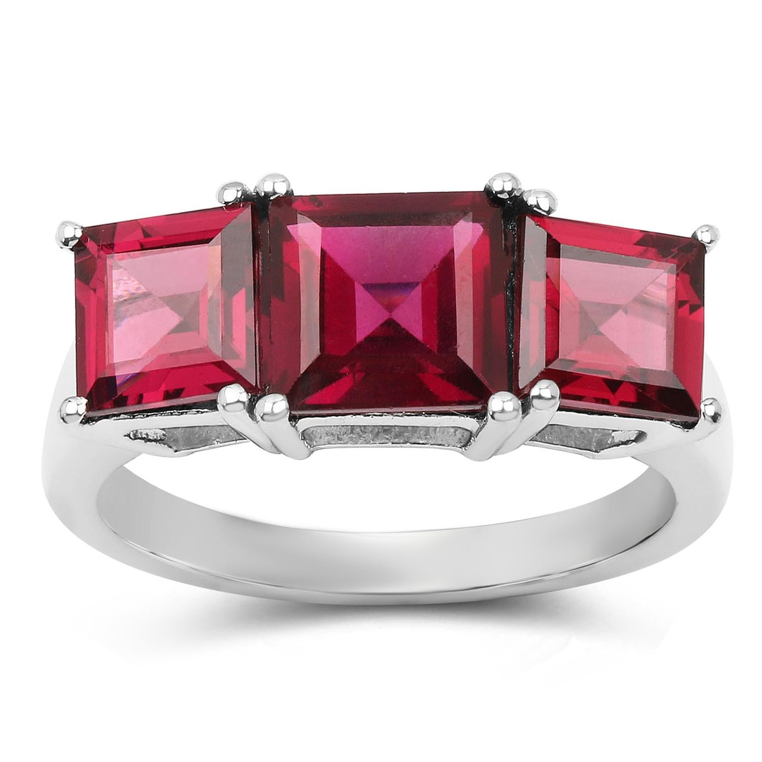Natural Rhodolite Three Stone Ring 4.9 Carats In Excellent Condition For Sale In Aliso Viejo, CA