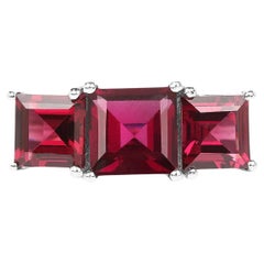 Anello con tre pietre di rodolite naturale da 4,9 carati