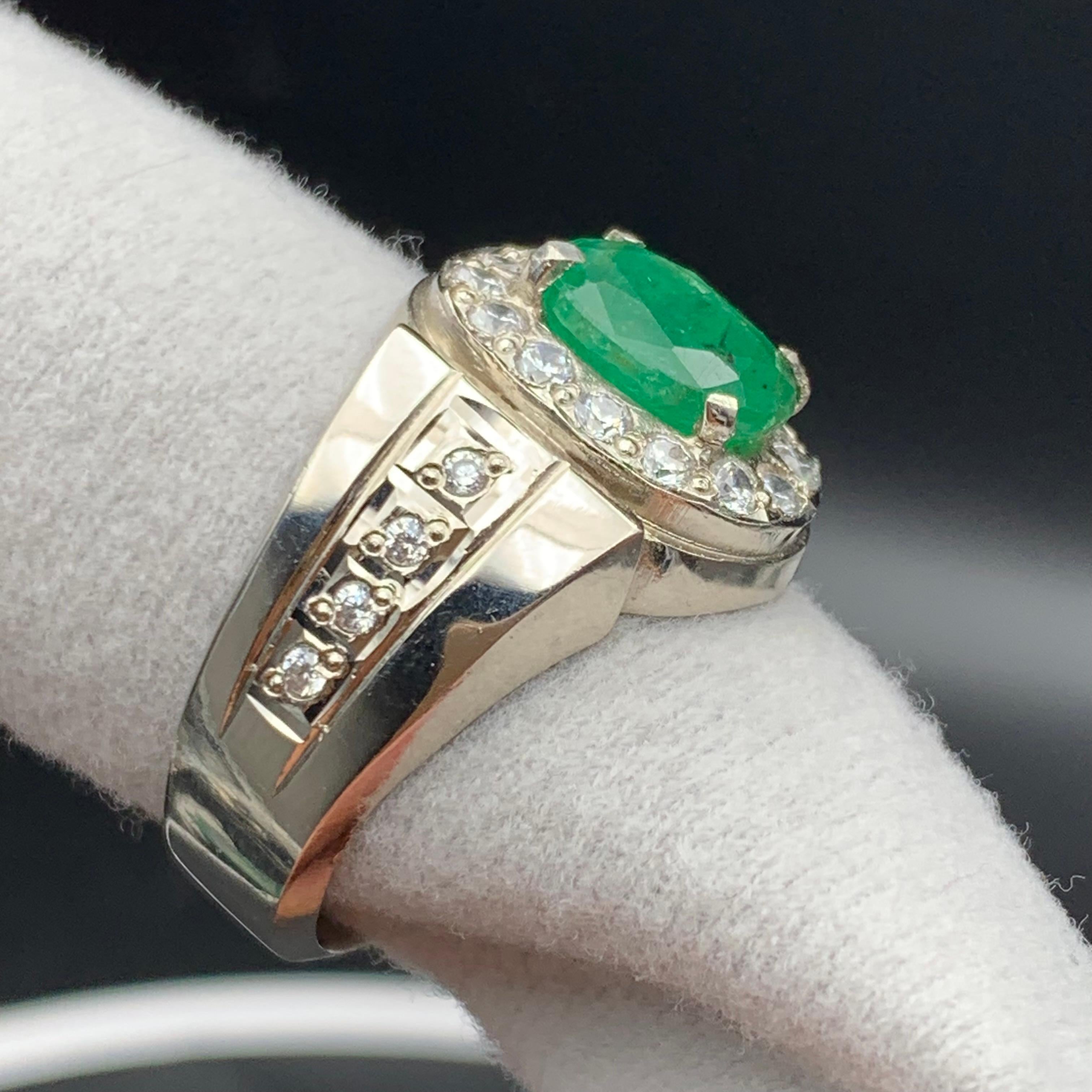 Anello con smeraldo naturale verde ricco in argento 925 - Gioielli fatti a mano con pietre preziose in vendita 5