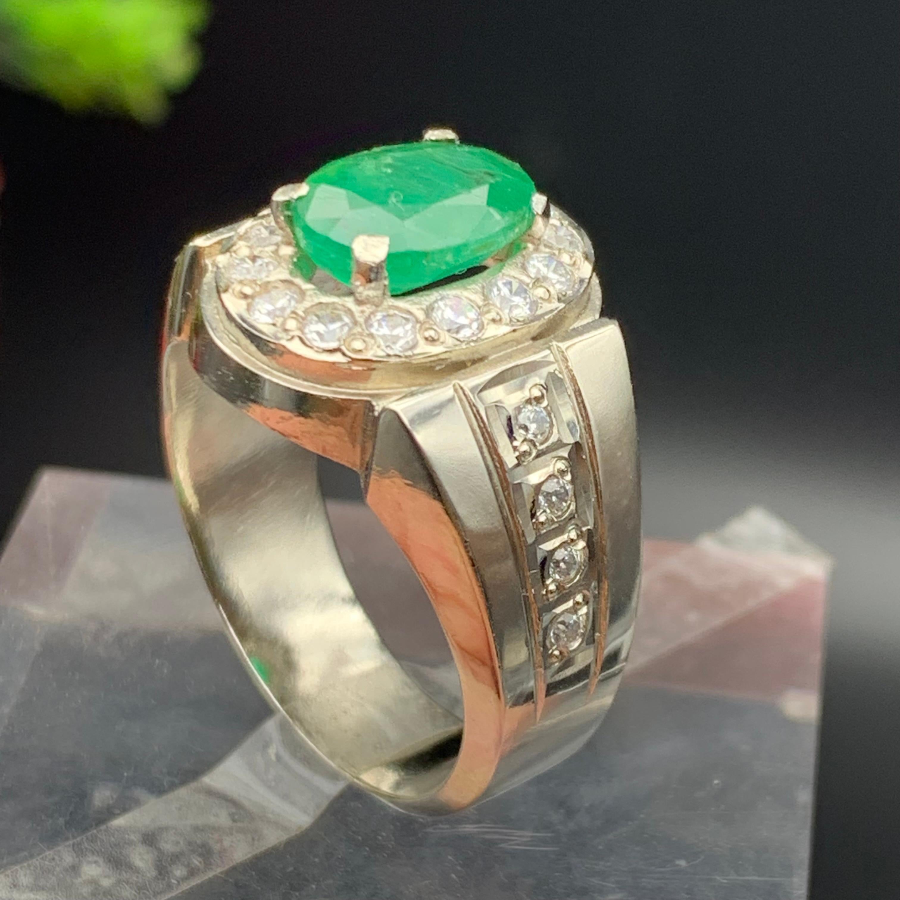 Anello con smeraldo naturale verde ricco in argento 925 - Gioielli fatti a mano con pietre preziose in vendita 8