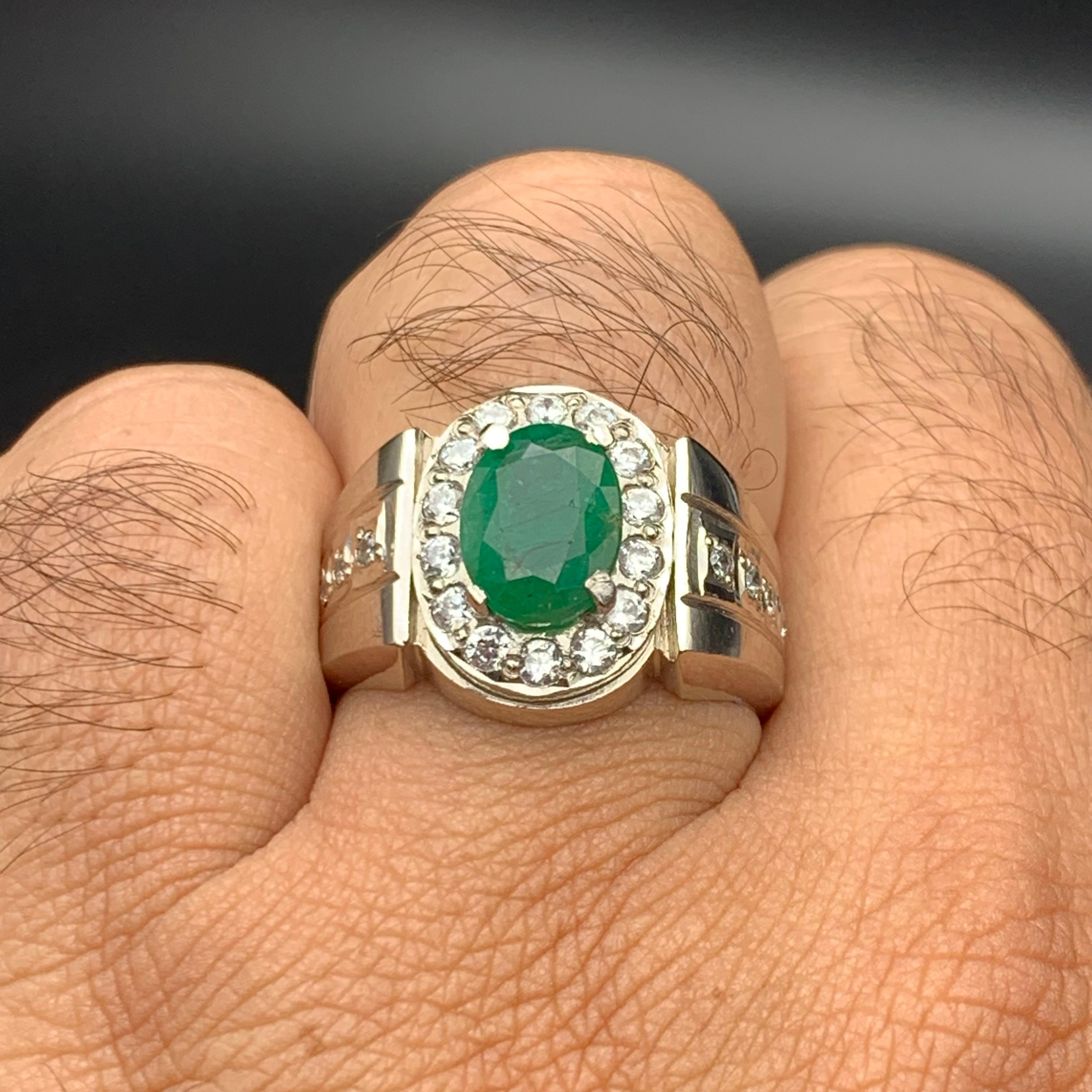 Anello con gemma di smeraldo verde naturale in argento 925 - placcato in rodio Elegante gioiello fatto a mano

💎 TIPO DI GEMMA: Smeraldo 
⚖️  PESO DELL'ANELLO: 13,07 grammi
💍  MISURA DELL'ANELLO: 11 US
FORMA E TAGLIO DELLA PIETRA: Taglio ovale
🌈