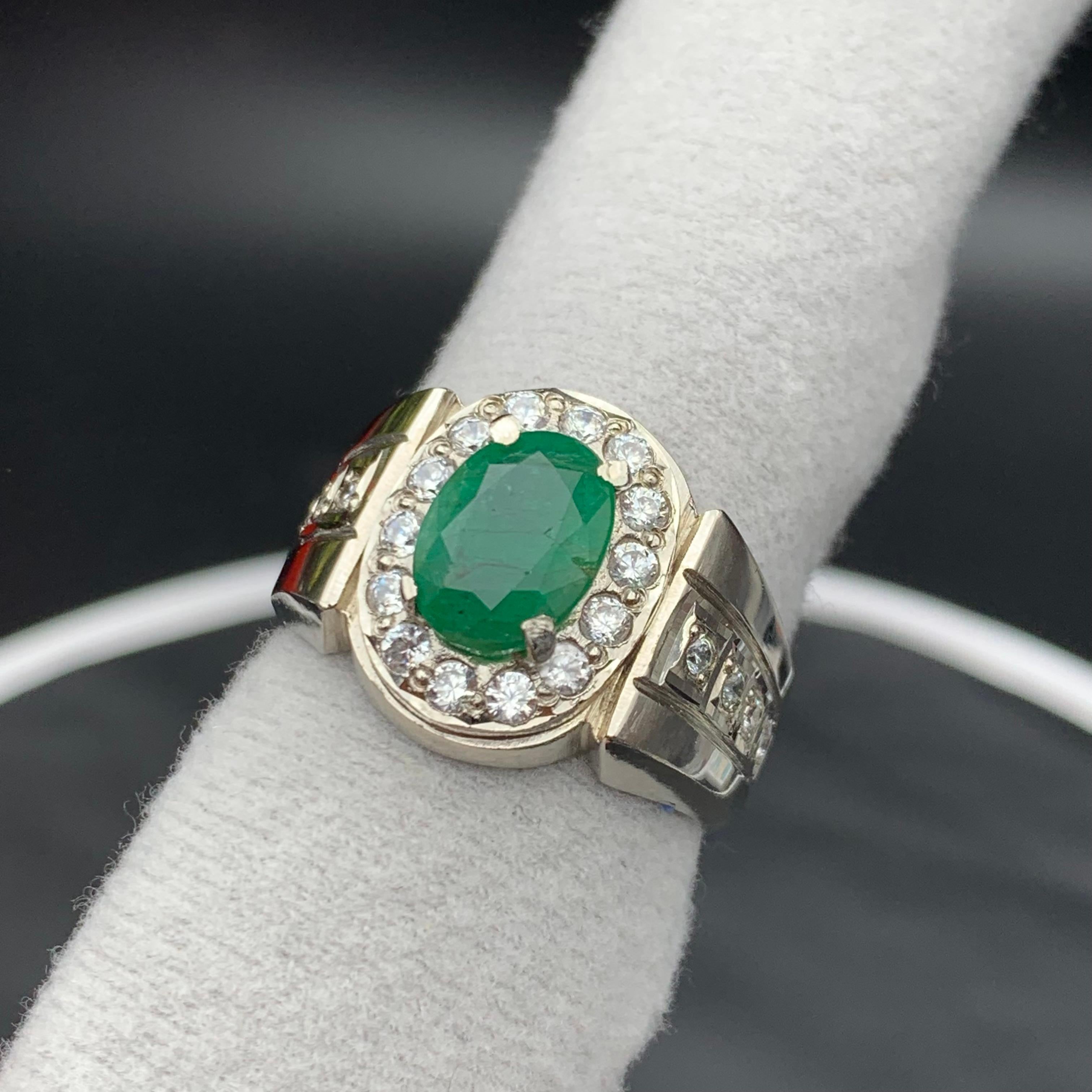 da uomo o donna Anello con smeraldo naturale verde ricco in argento 925 - Gioielli fatti a mano con pietre preziose in vendita