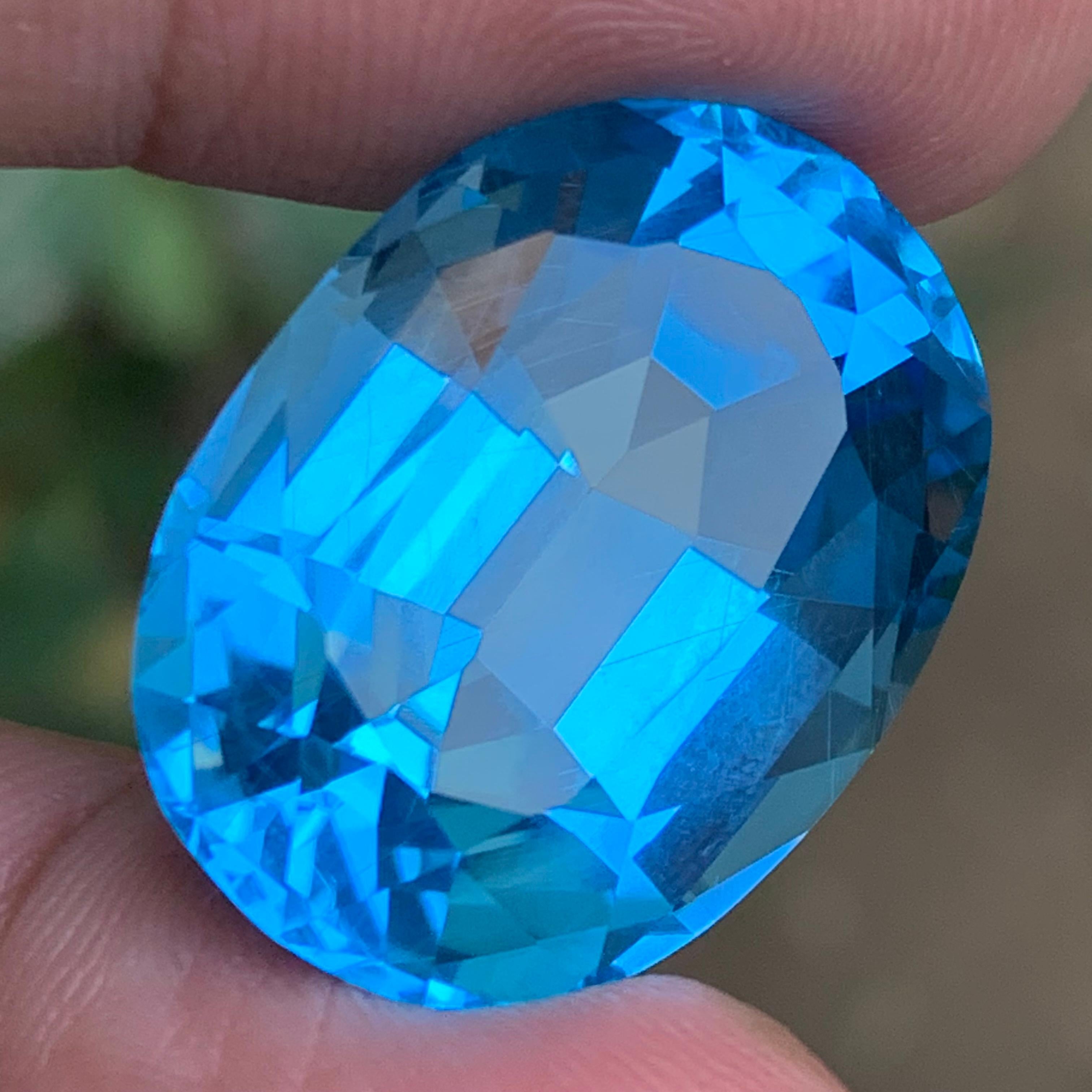 Natürlicher reicher himmelblauer Schweizer Topas 44,79 Ct Ovalschliff loser Edelstein für Anhänger (Zeitgenössisch) im Angebot