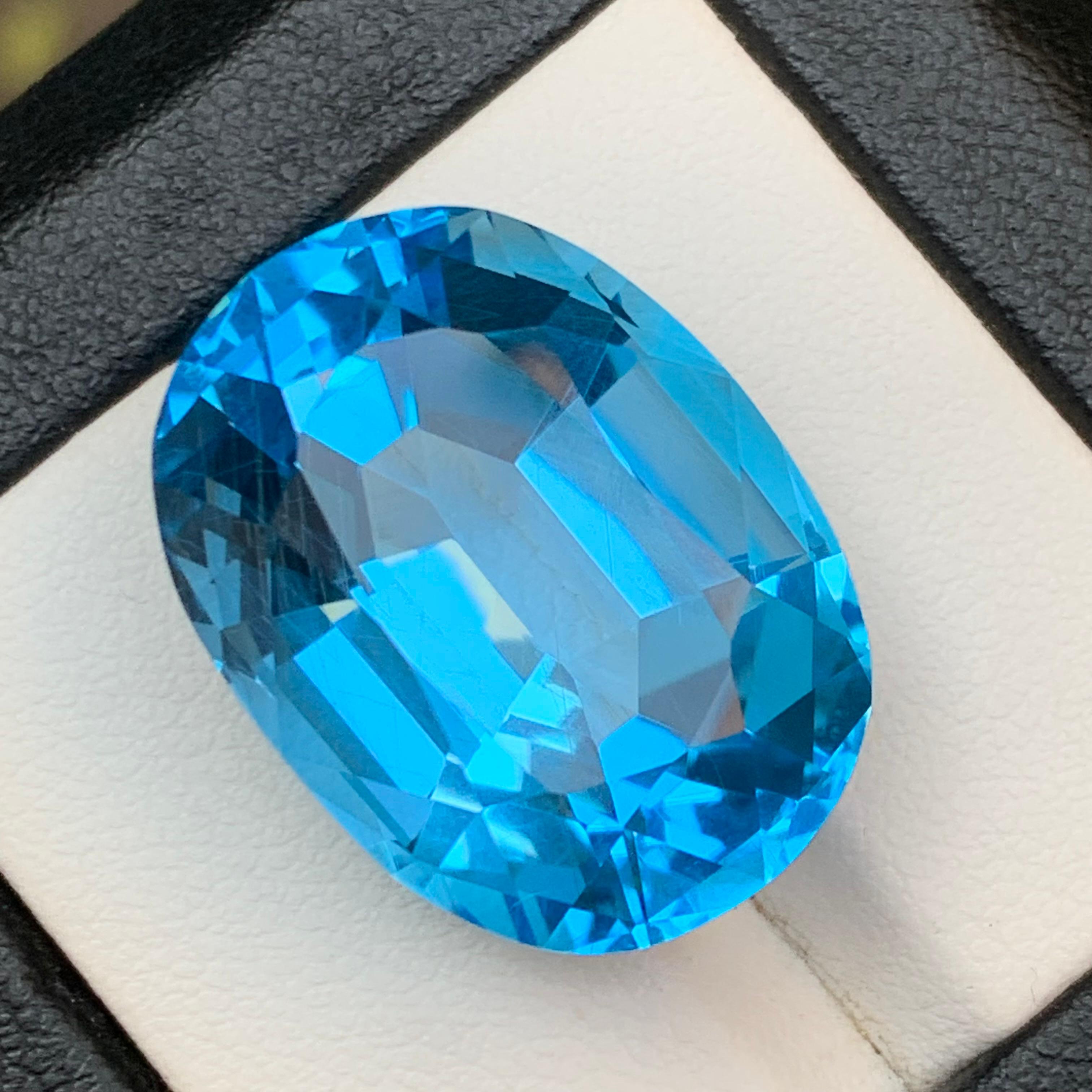 Natürlicher reicher himmelblauer Schweizer Topas 44,79 Ct Ovalschliff loser Edelstein für Anhänger (Kissenschliff) im Angebot