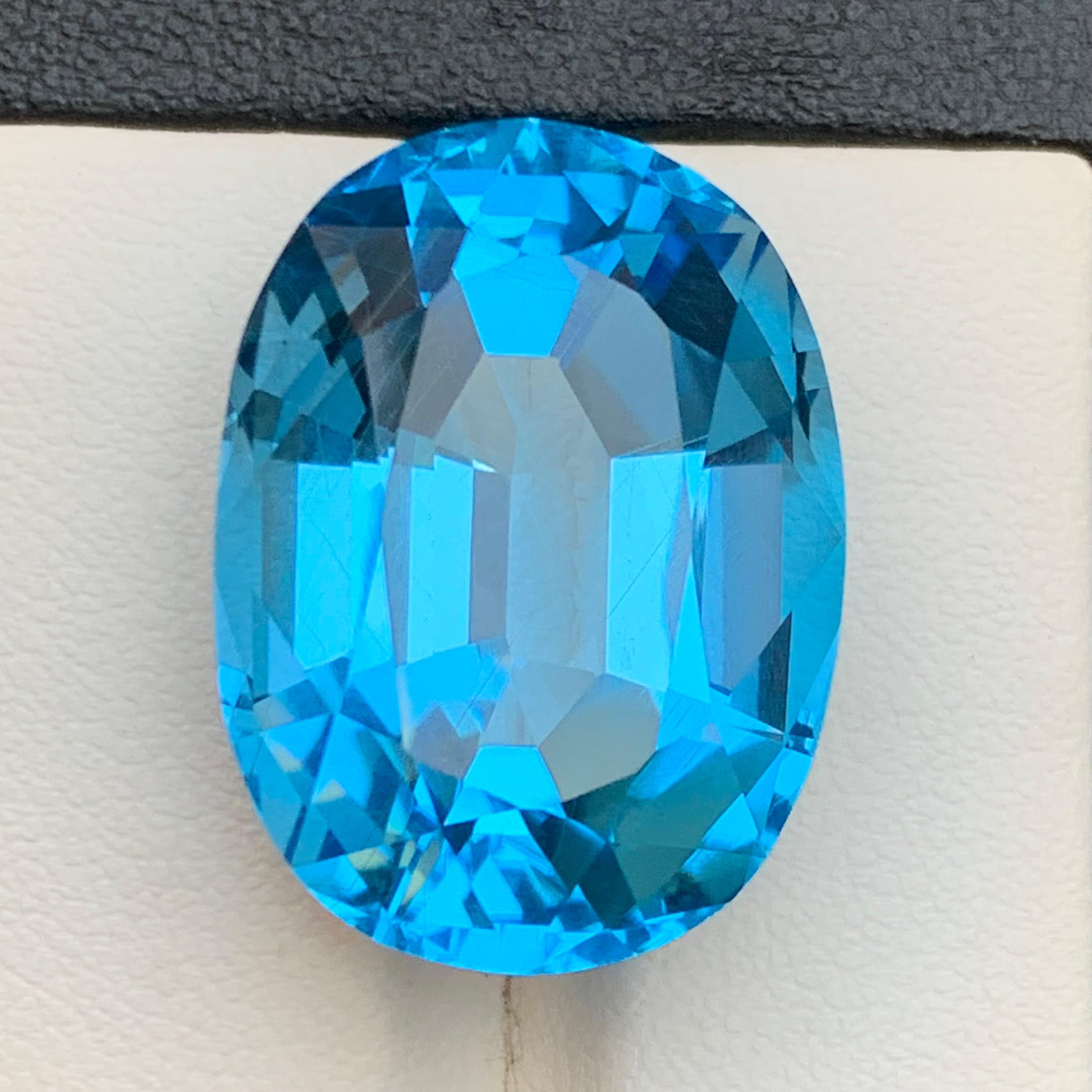 Natürlicher reicher himmelblauer Schweizer Topas 44,79 Ct Ovalschliff loser Edelstein für Anhänger im Zustand „Neu“ im Angebot in Peshawar, PK