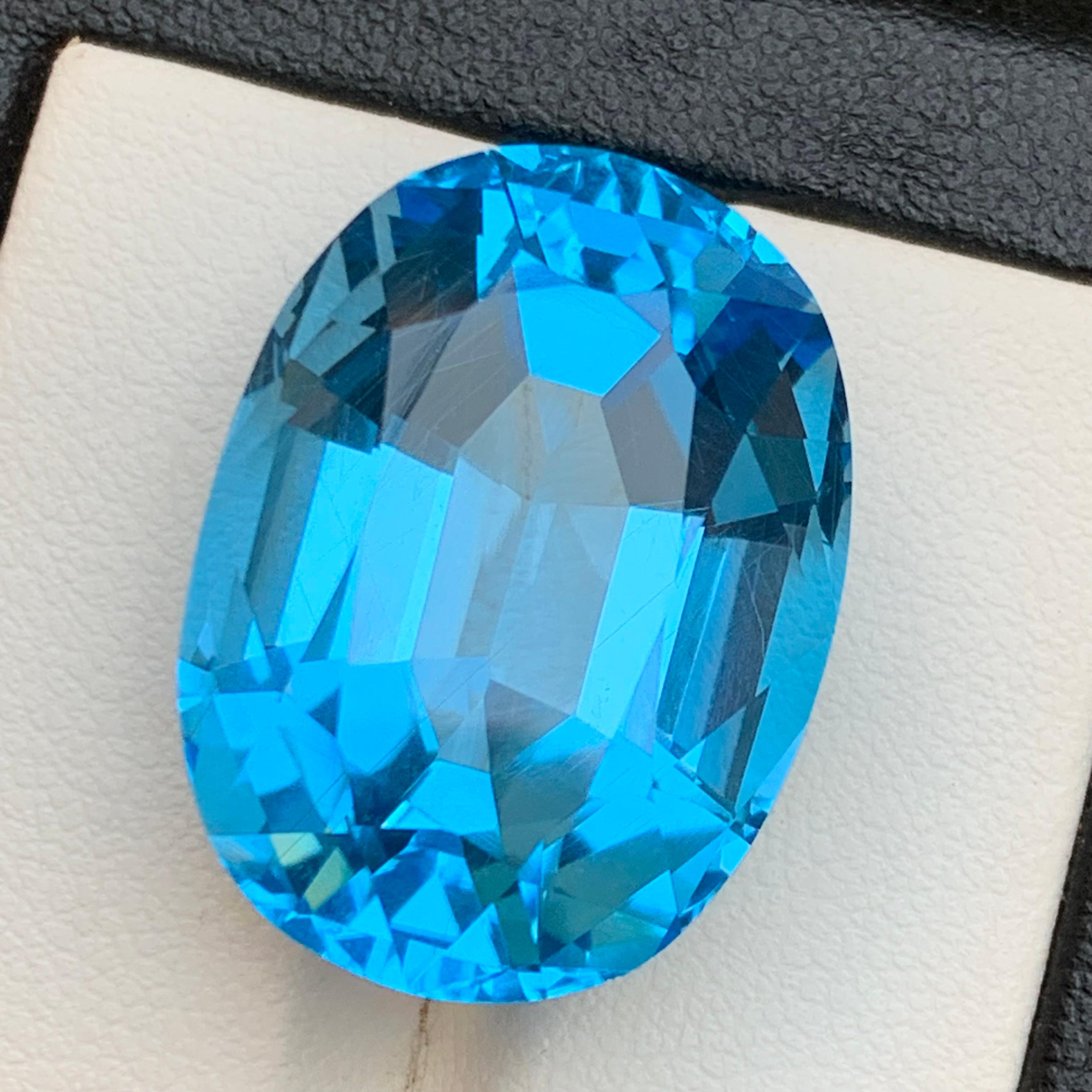 Natürlicher reicher himmelblauer Schweizer Topas 44,79 Ct Ovalschliff loser Edelstein für Anhänger für Damen oder Herren im Angebot