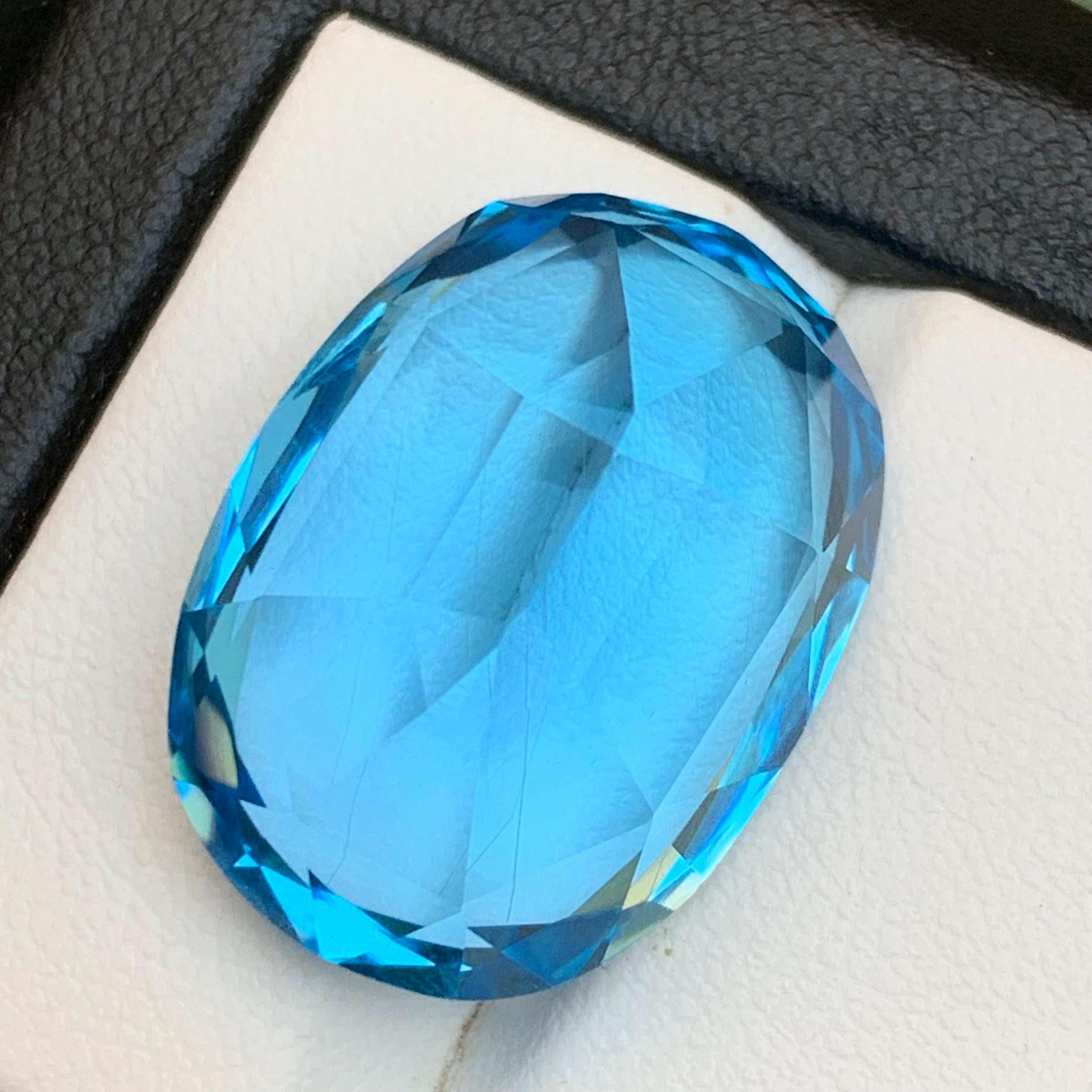 Natürlicher reicher himmelblauer Schweizer Topas 44,79 Ct Ovalschliff loser Edelstein für Anhänger im Angebot 1