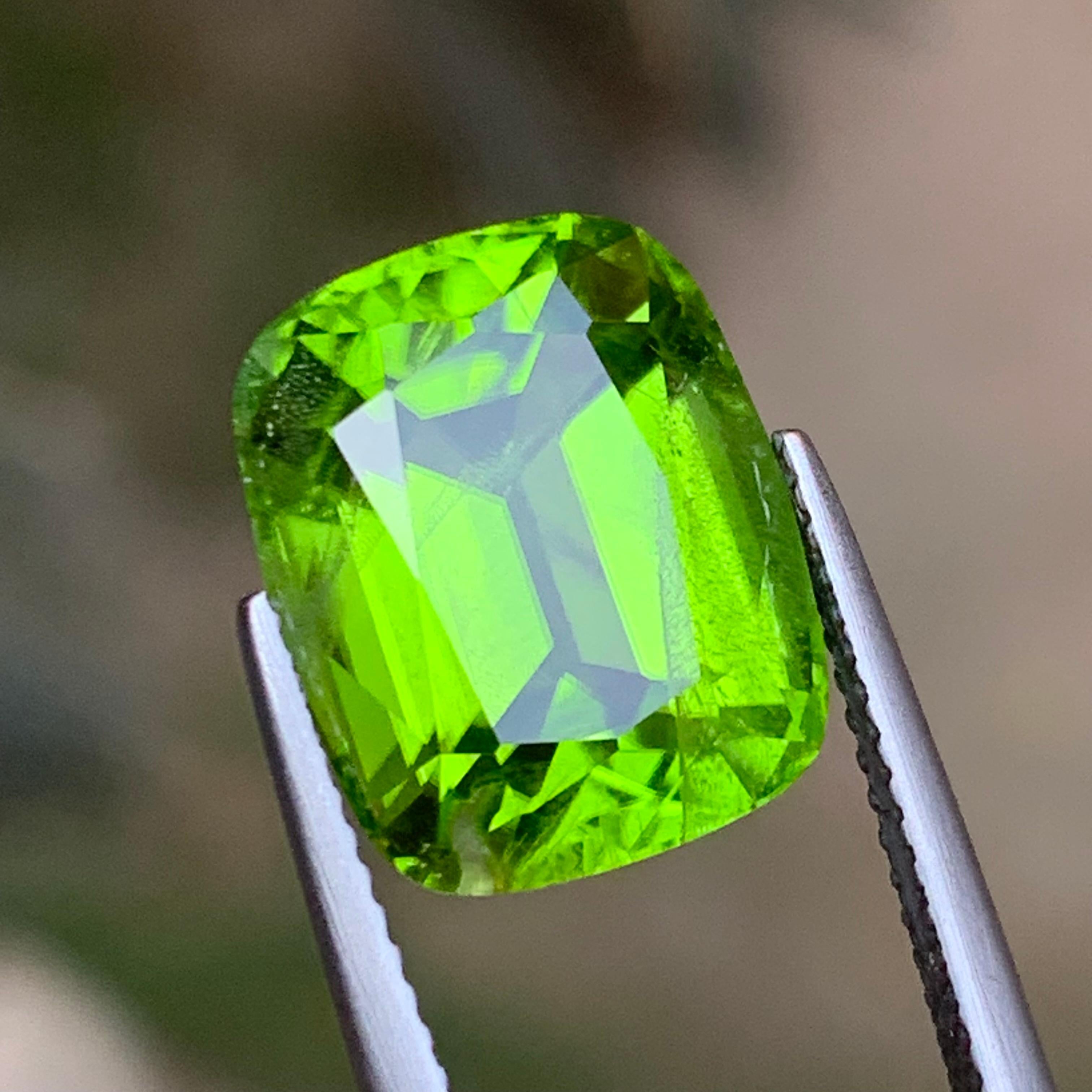 Rich Vivid Green Natural Peridot Lose Edelstein AAA Grade Farbe für Ring, Halskette Anhänger, Armband oder jede andere Schmuck-Fassung aus Supat Mine, Pakistan !!

💎 EDELSTEINART: Peridot 
⚖️ GEWICHT: 9,73 Karat
🪚 FORM & SCHNITT: Kissenschliff
📏