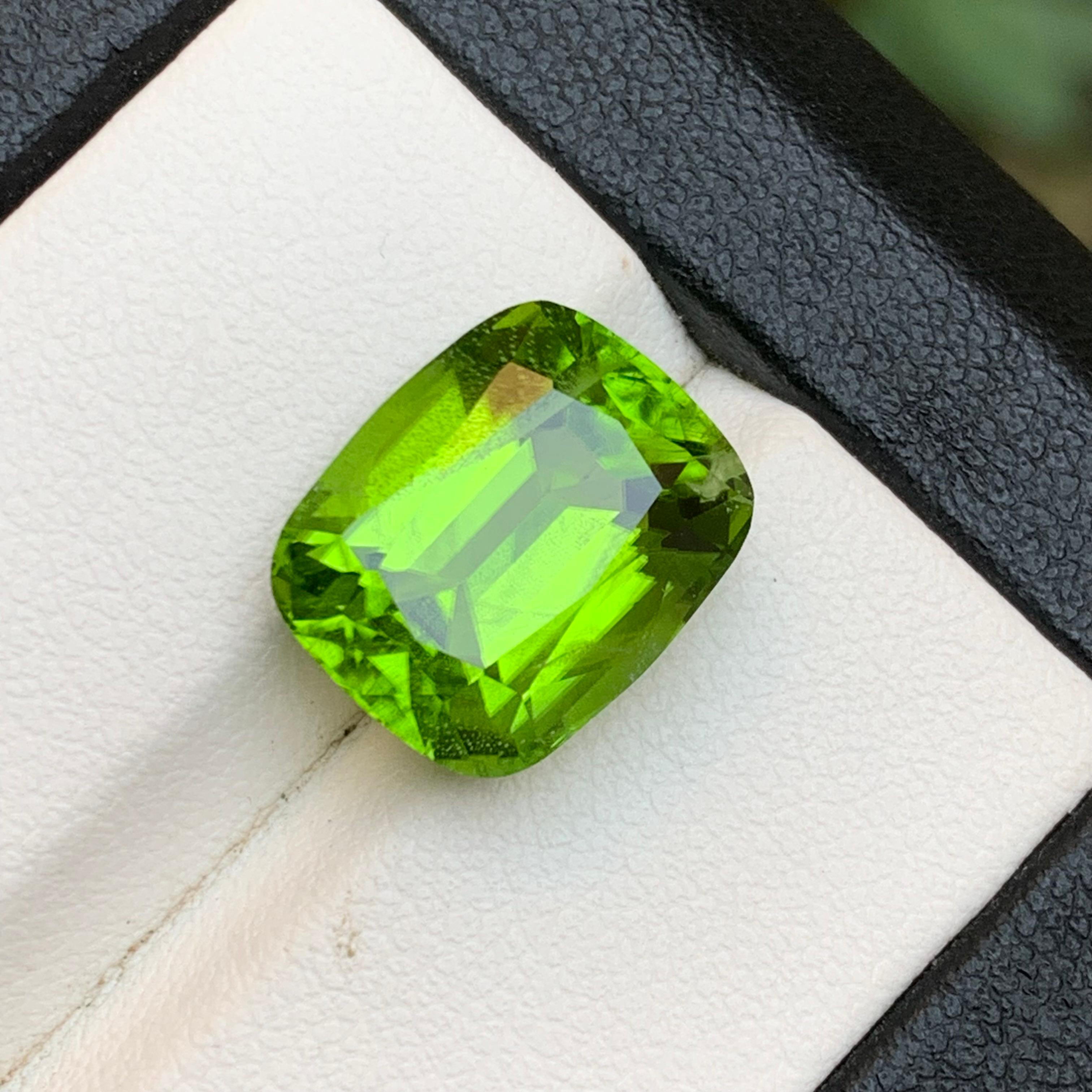 Natürliche Rich Vivid Green Peridot 9,73 Ct Cushion Cut lose Edelstein für Ring-AAA (Zeitgenössisch) im Angebot