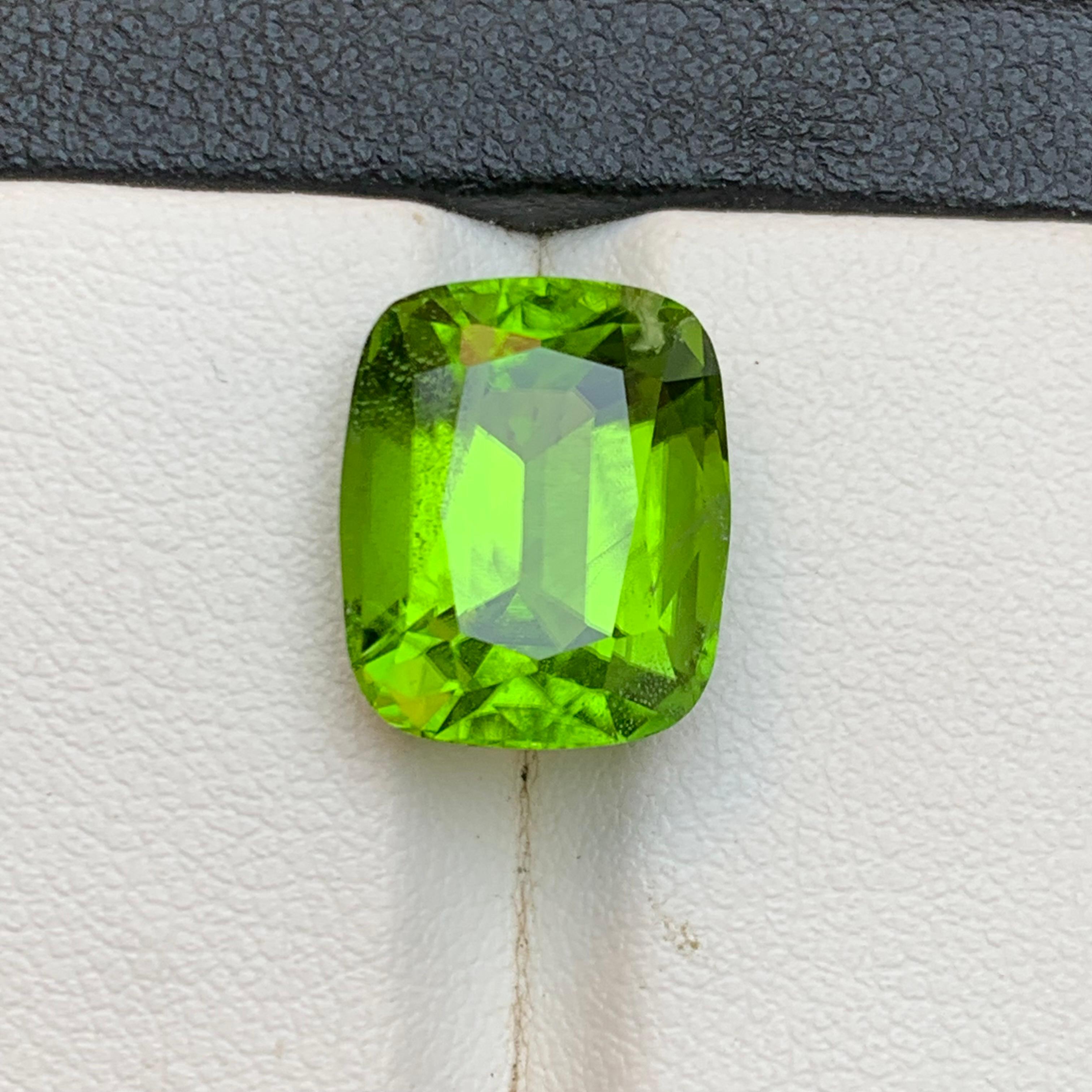 Natürliche Rich Vivid Green Peridot 9,73 Ct Cushion Cut lose Edelstein für Ring-AAA für Damen oder Herren im Angebot