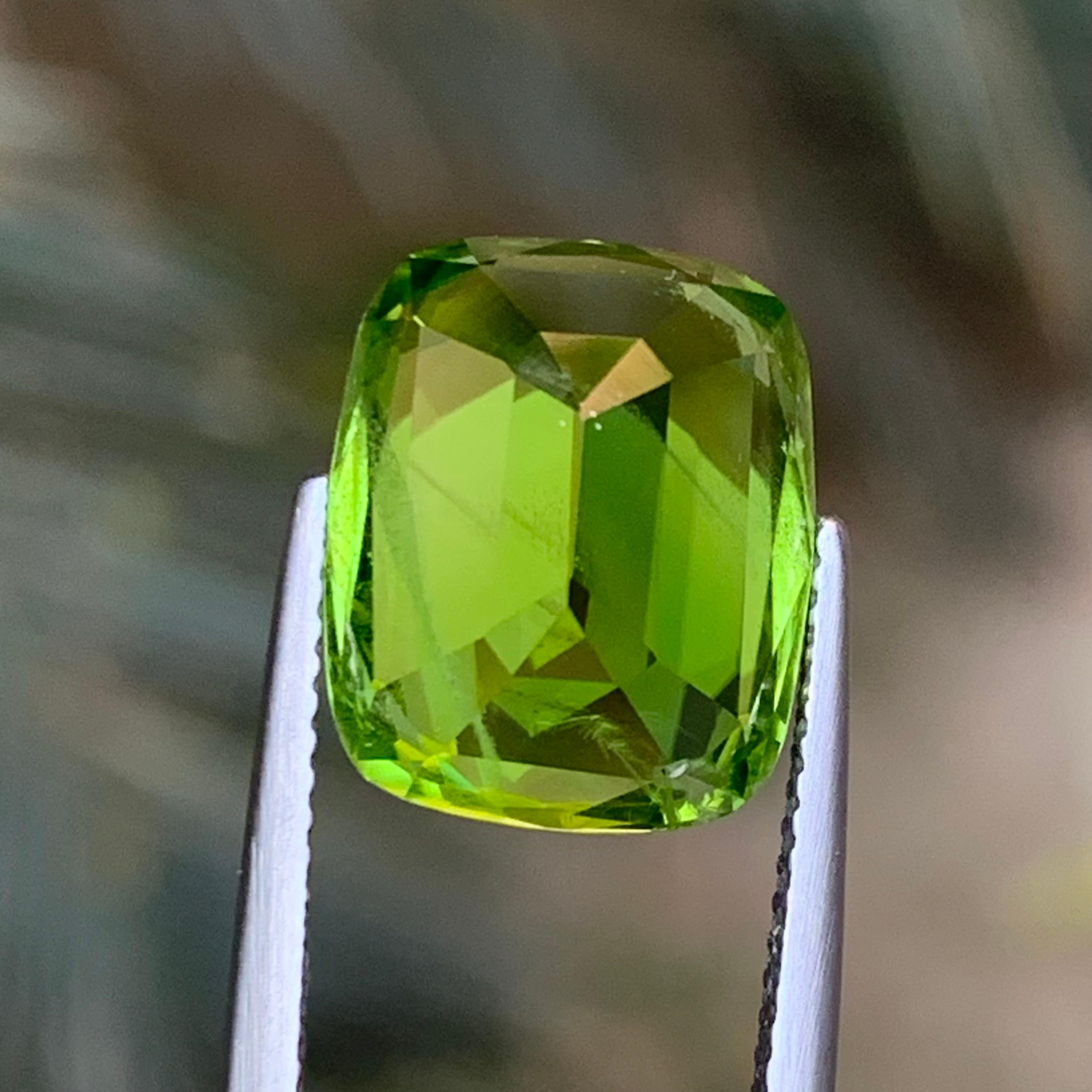 Natürliche Rich Vivid Green Peridot 9,73 Ct Cushion Cut lose Edelstein für Ring-AAA im Angebot 3