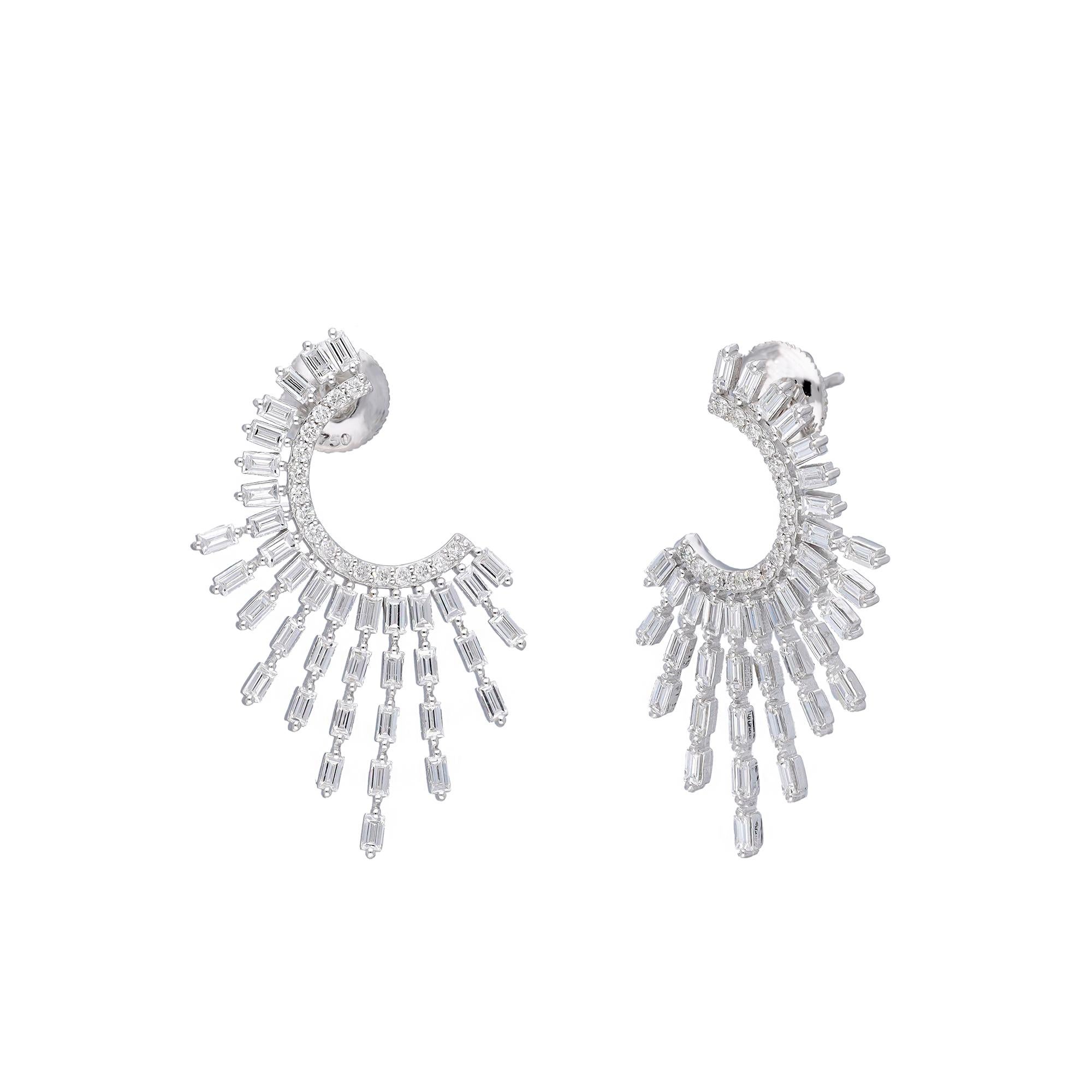 Natural diamond earring with  2.57 cts in 18k gold In New Condition For Sale In jaipur, IN