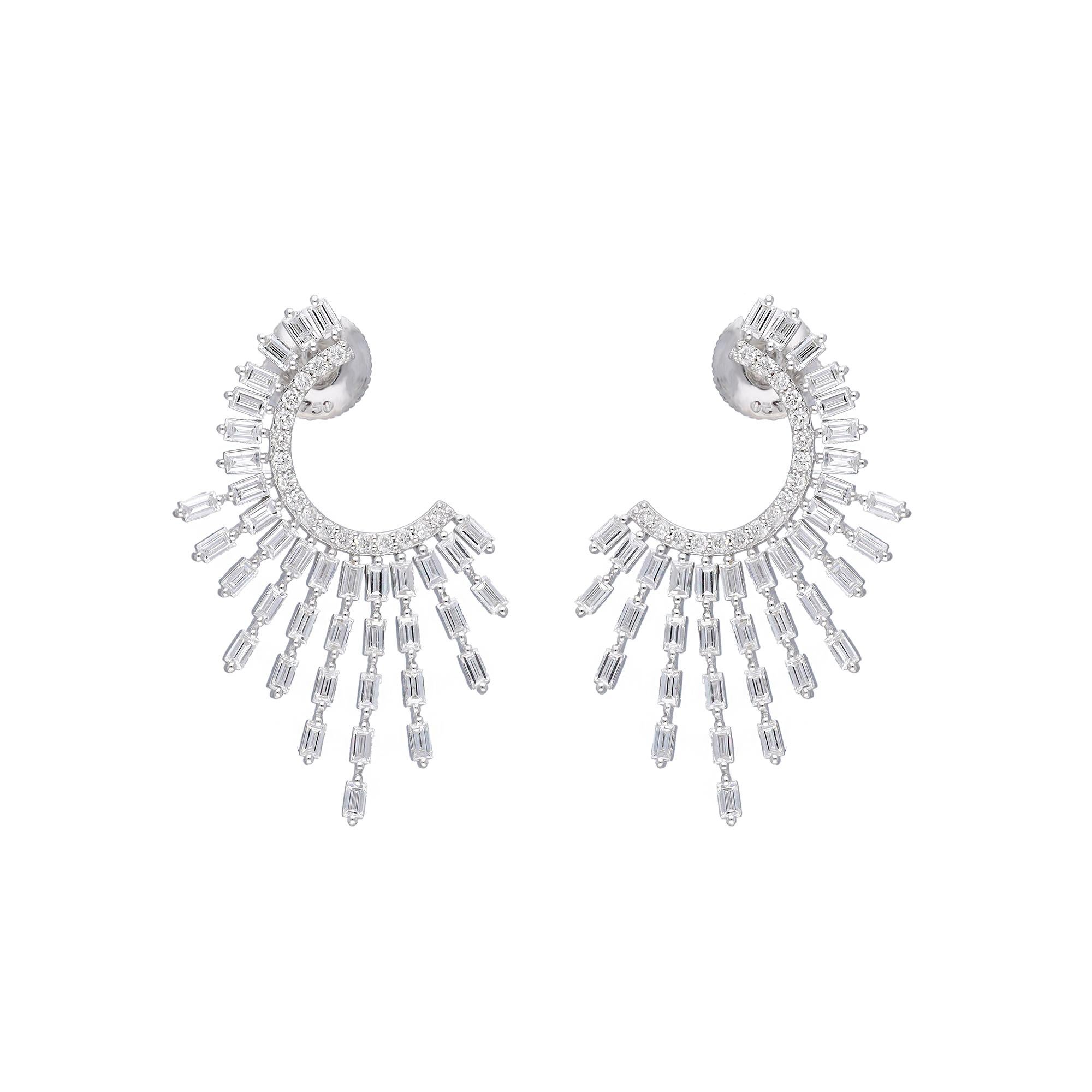 Women's Natural diamond earring with  2.57 cts in 18k gold For Sale