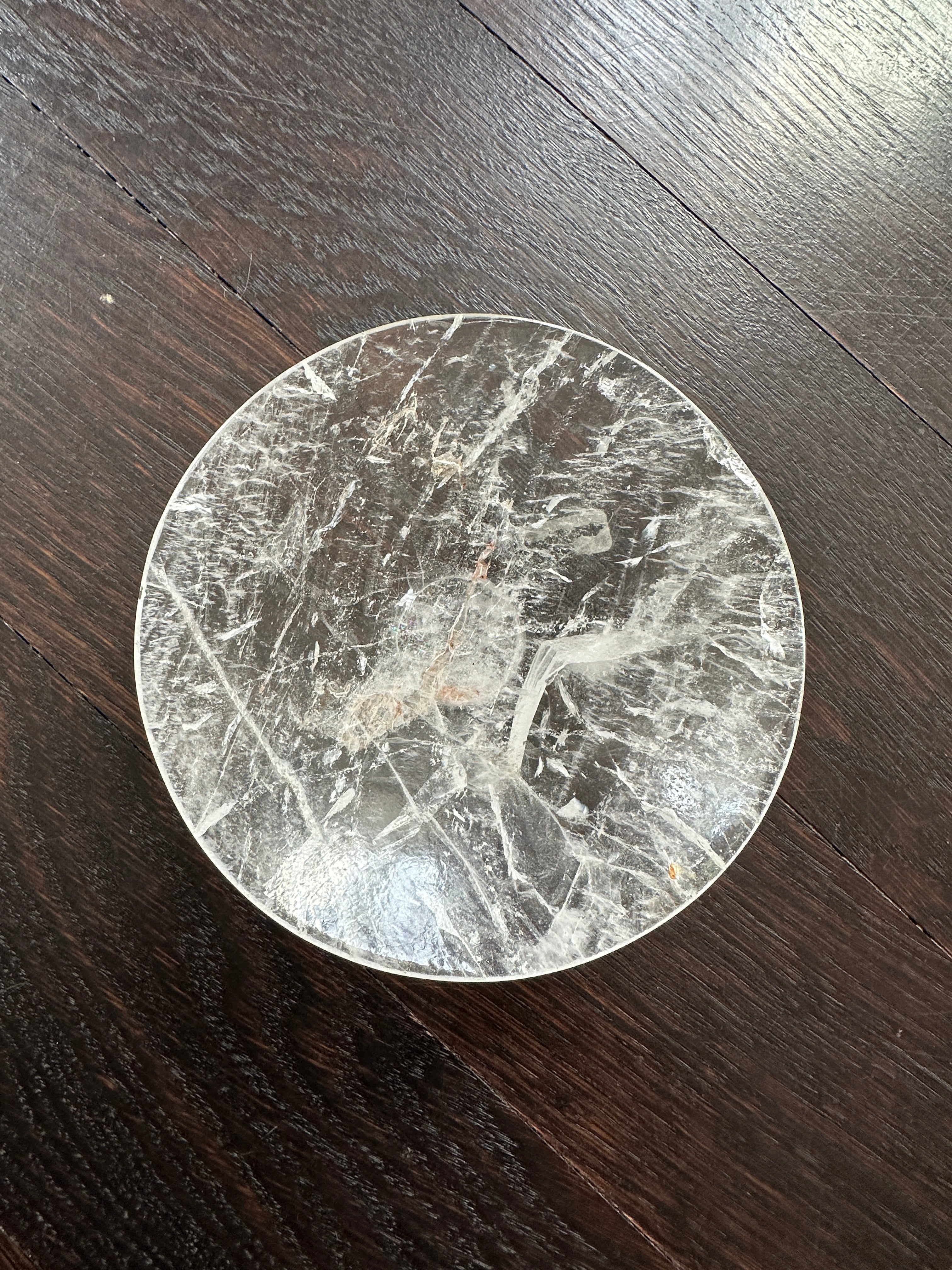 Natural rock crystal dish sculpted Anonymous circa 1970 
Rock crystal cup hand carved in a single block, feature a very interesting pattern.
Good condition, no scratches or chips.