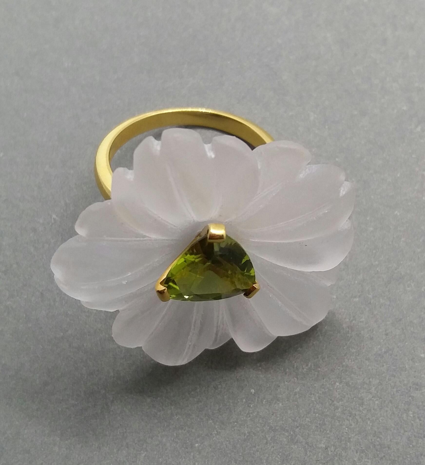 Women's Natural Rock Crystal Flower Trillion Cut Peridot Solid 14k Gold Fashion Ring For Sale