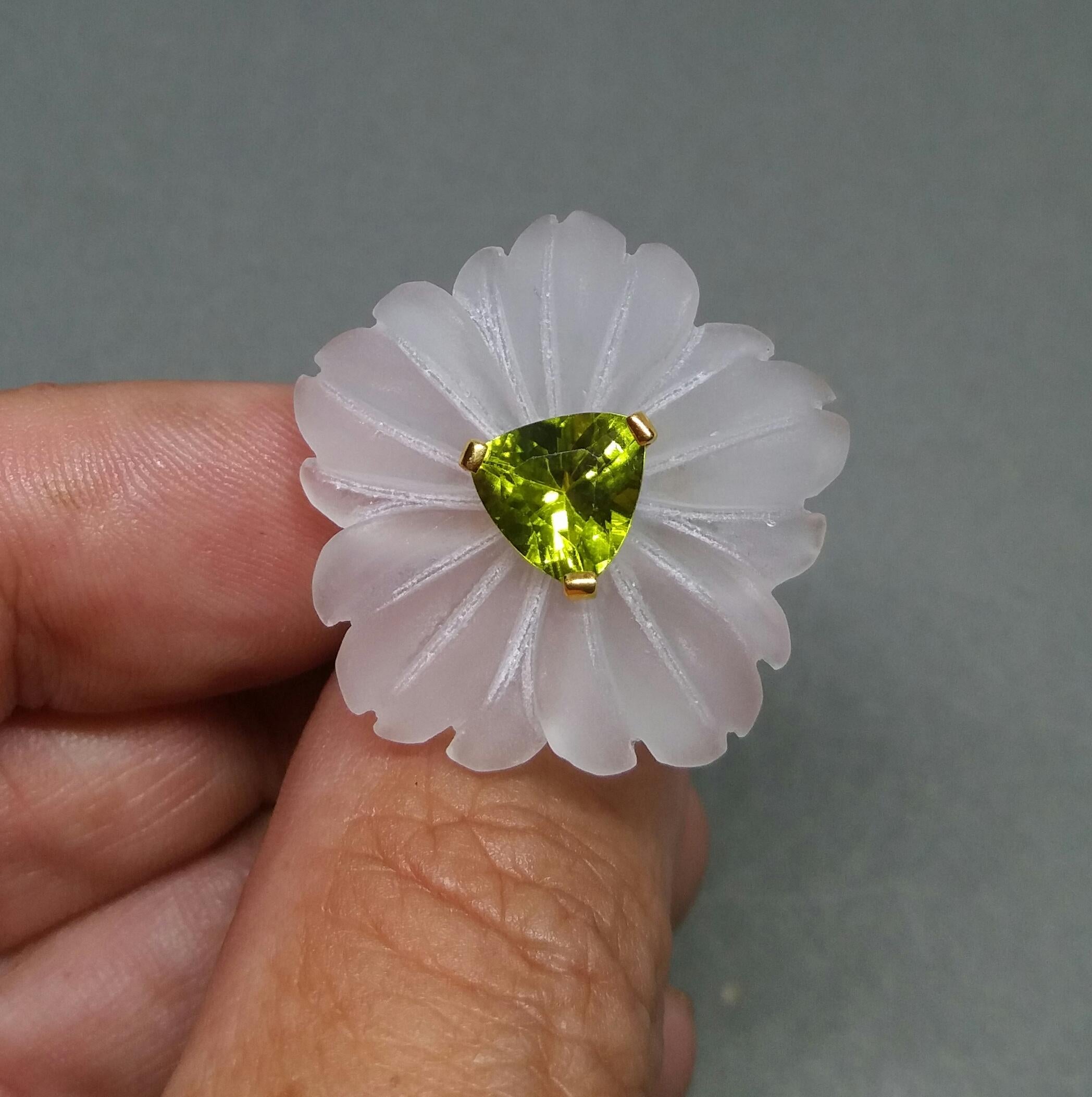 Natural Rock Crystal Flower Trillion Cut Peridot Solid 14k Gold Fashion Ring For Sale 2