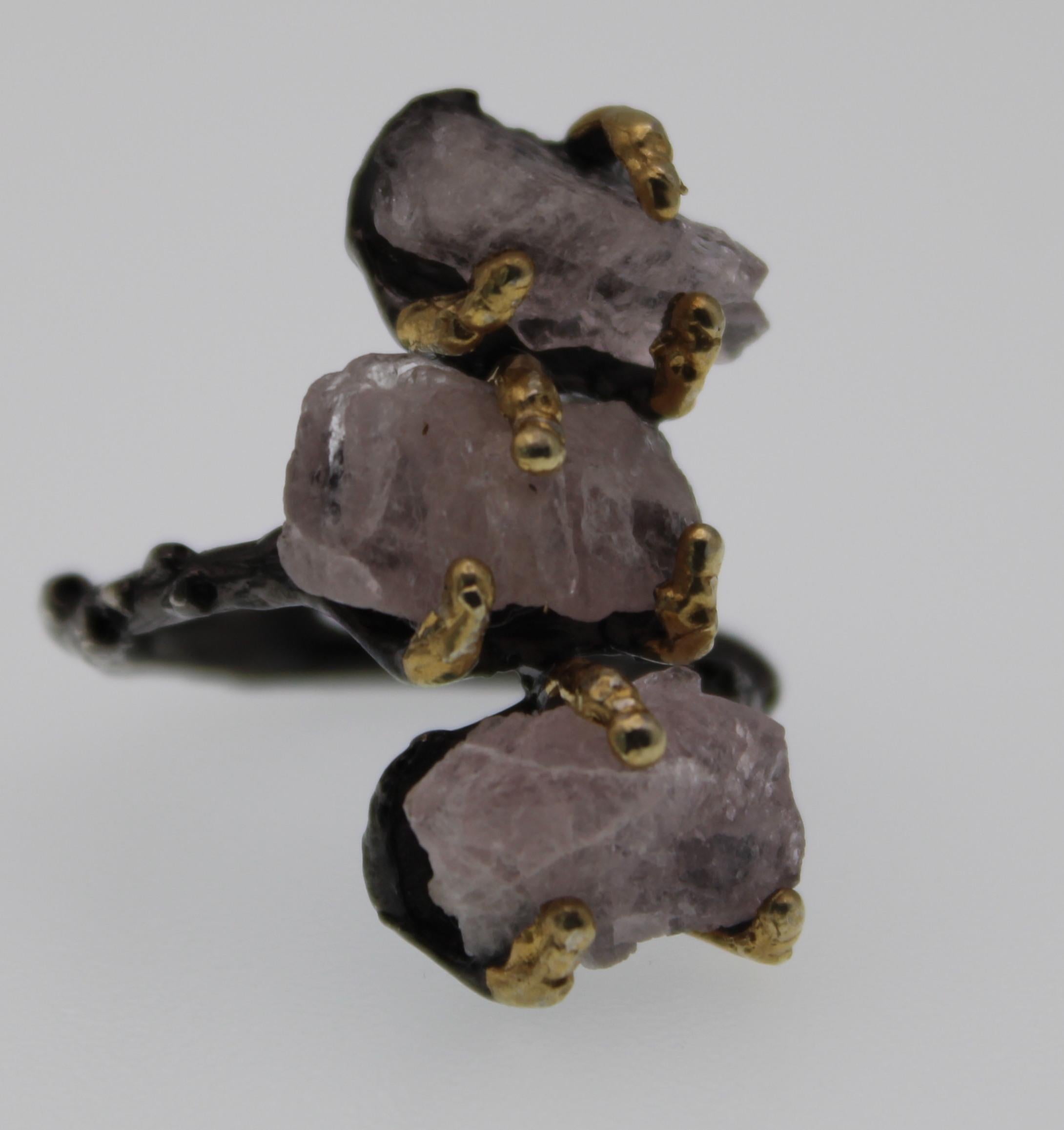 Natürlicher Rohrosa Morganit vergoldet und schwarzer Rhodium 3 Stein Ring im Zustand „Neu“ im Angebot in Amagansett, NY