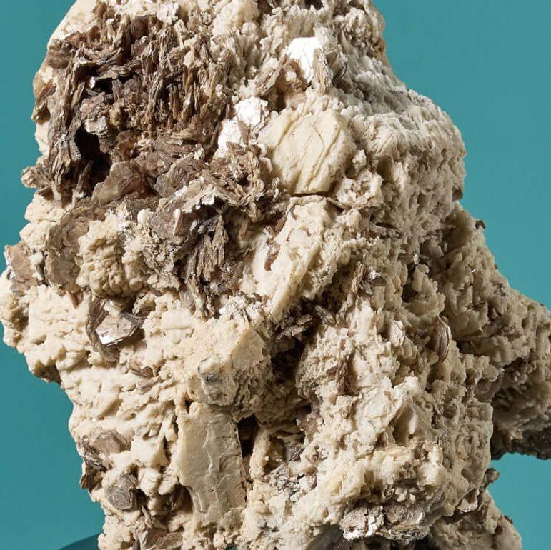 Fino al XVIII secolo Specimen di Zeolite grezza Nature in vendita