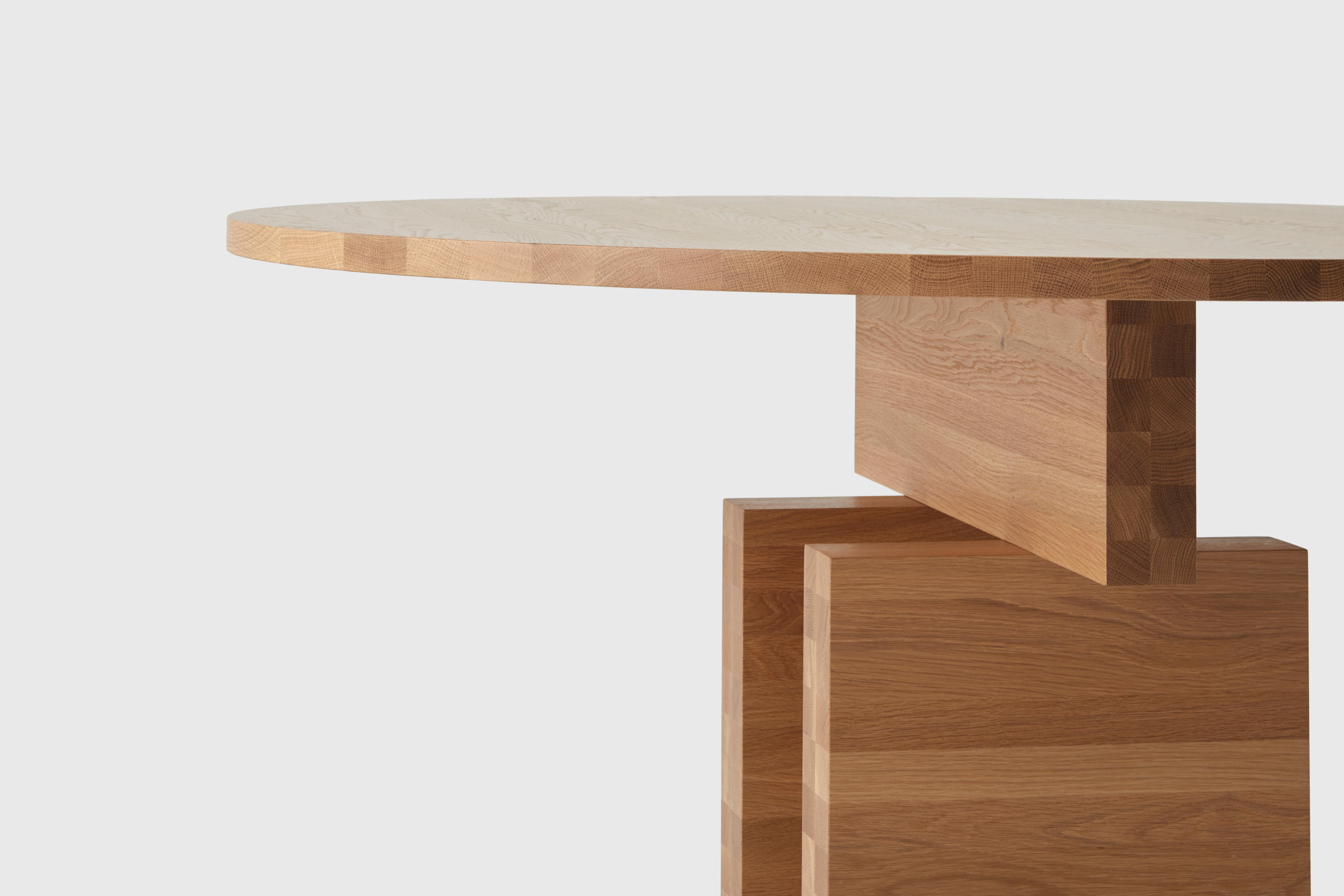 Natural Round 1600 Plane Dining Table by Resident In New Condition For Sale In Geneve, CH