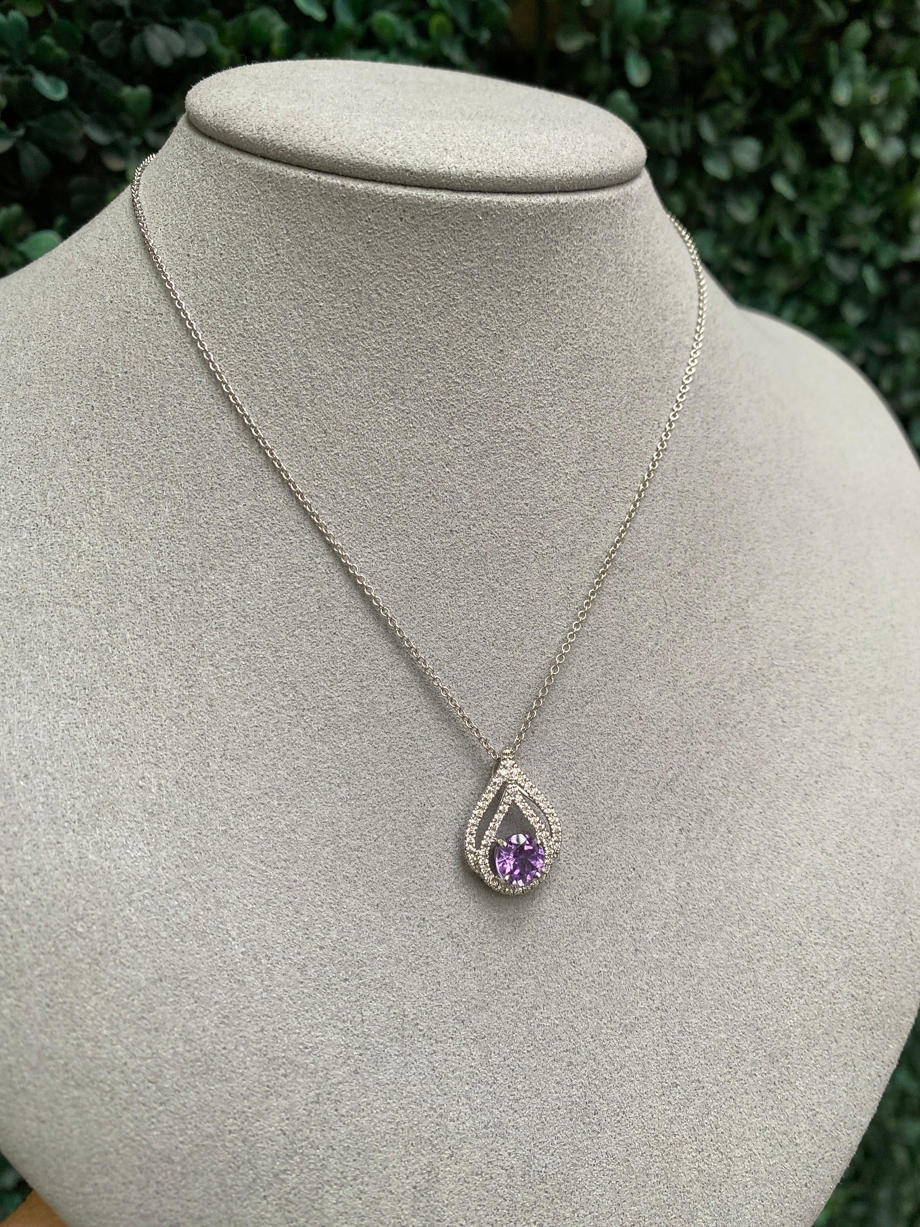 Collier pendentif en or blanc 18 carats avec améthyste ronde naturelle et diamants en vente 8
