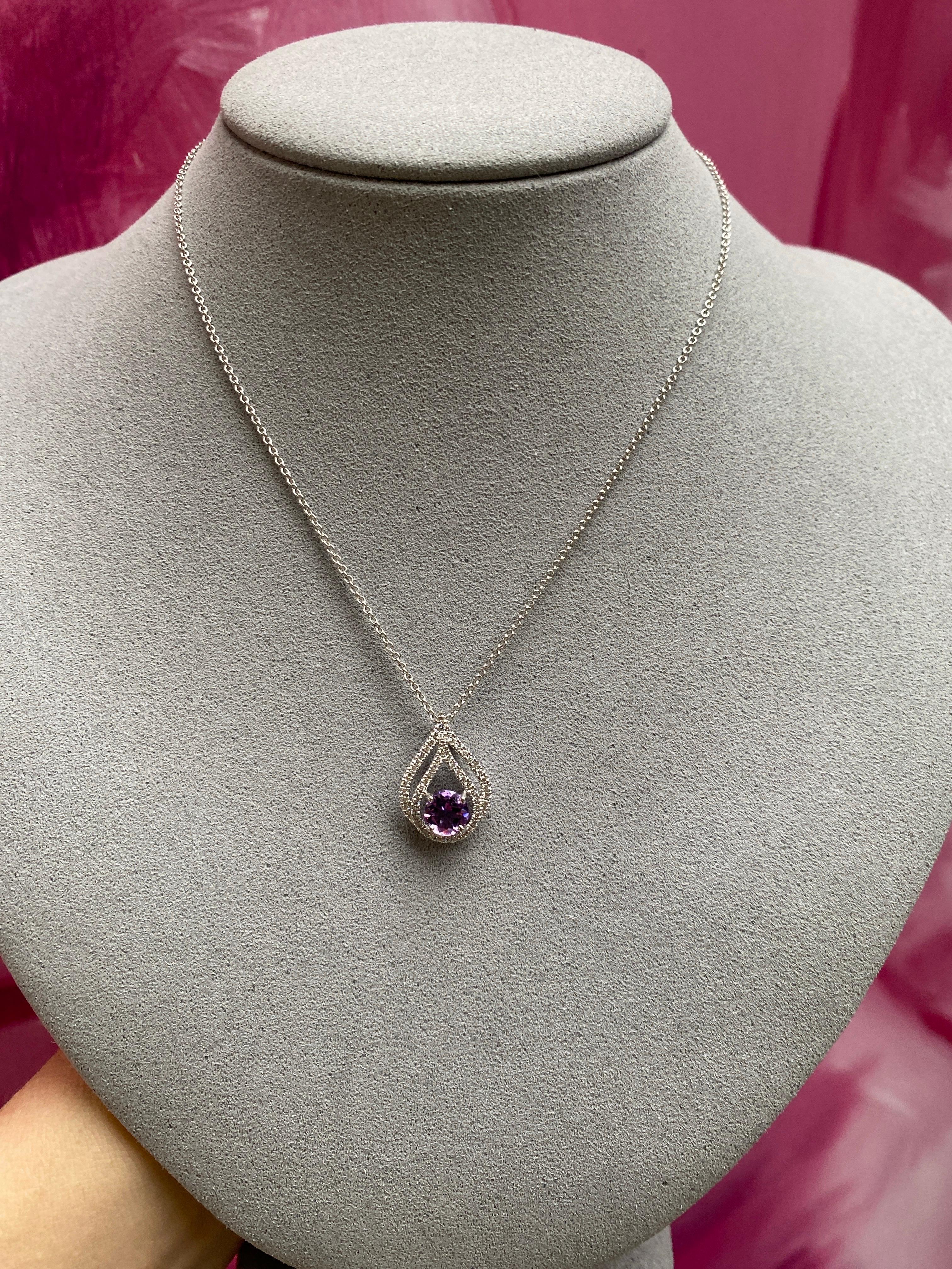 Collier pendentif en or blanc 18 carats avec améthyste ronde naturelle et diamants en vente 9