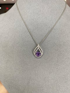 Collier pendentif en or blanc 18 carats avec améthyste ronde naturelle et diamants