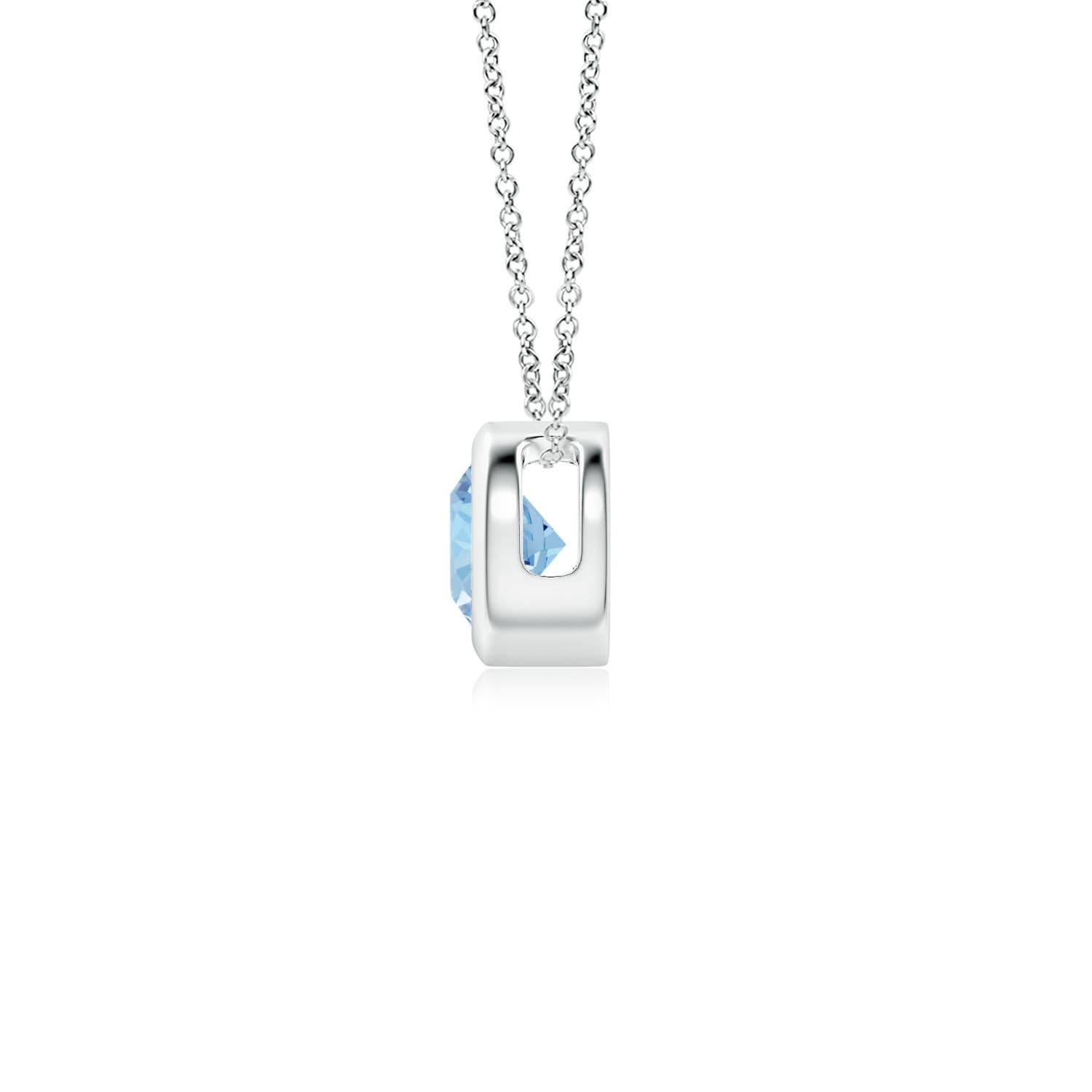 Dieser klassische Solitär-Aquamarin-Anhänger hat ein wunderschönes Design, bei dem der Mittelstein an der Kette zu schweben scheint. Der strahlend meerblaue Aquamarin ist in einer Lünette gefasst. Dieser runde Aquamarin-Anhänger aus Platin ist