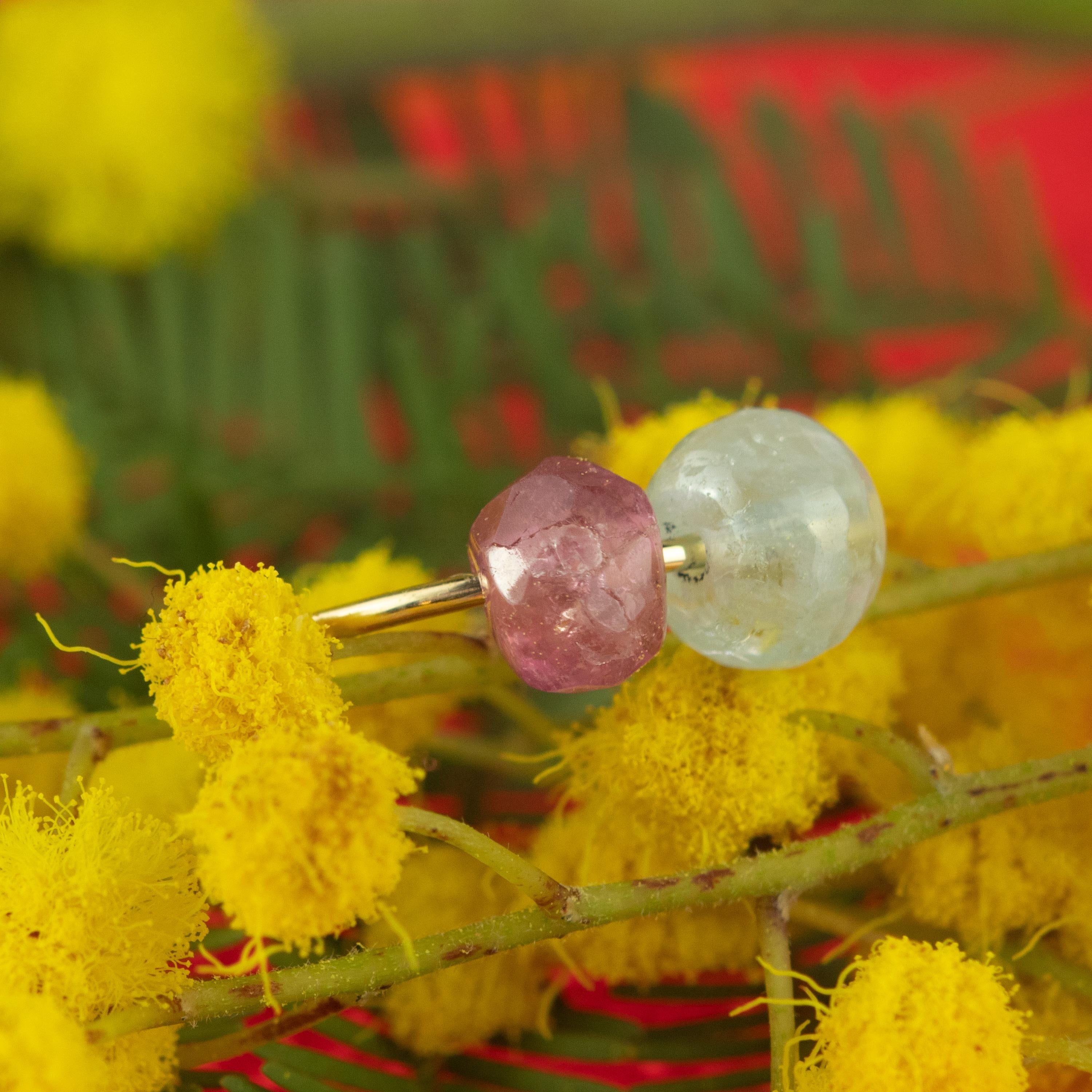 Bague jonc Boho Asteroid en or 18 carats avec aigue-marine ronde naturelle et tourmaline Unisexe en vente