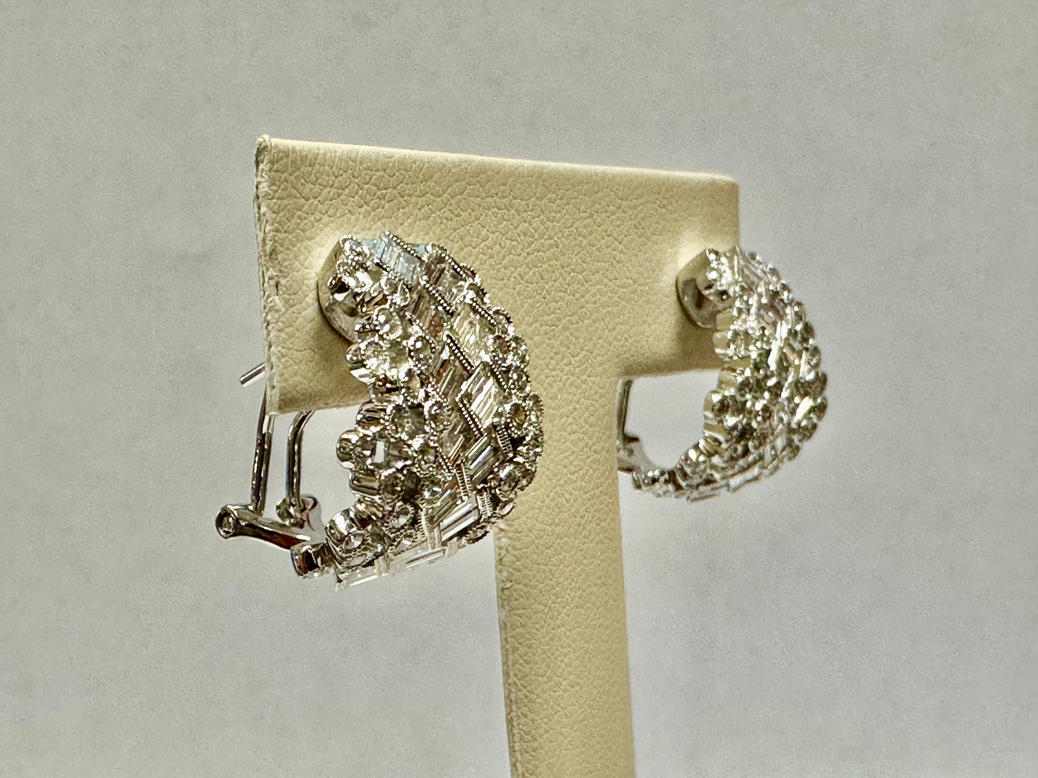 Natural Round & Baguette Diamond Dinner 18K White Gold Earrings

Total # Of Stones: 80 Round 1.00 Ct. and 56 Baguette Shape 2.00 Ct.

Natural Round & Baguette Cut Diamonds: 3.00 Ct. Total Weight

Color: G-H Color, Clarity: VS1-VS2

Total # Of