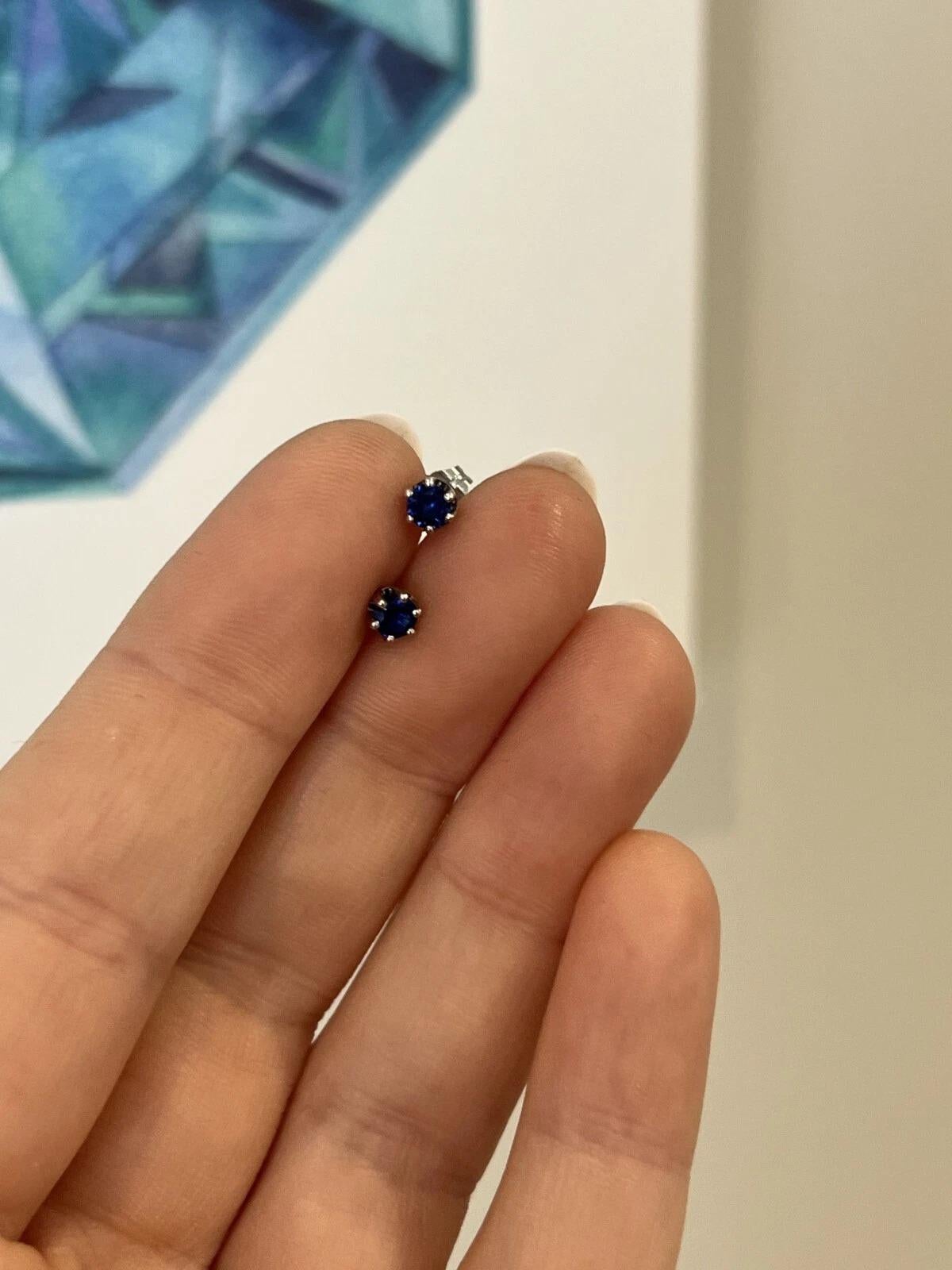 Women's Natural Round Blue 0.50ctw Sapphire 14K White Gold 3.50mm Stud Earrings For Sale