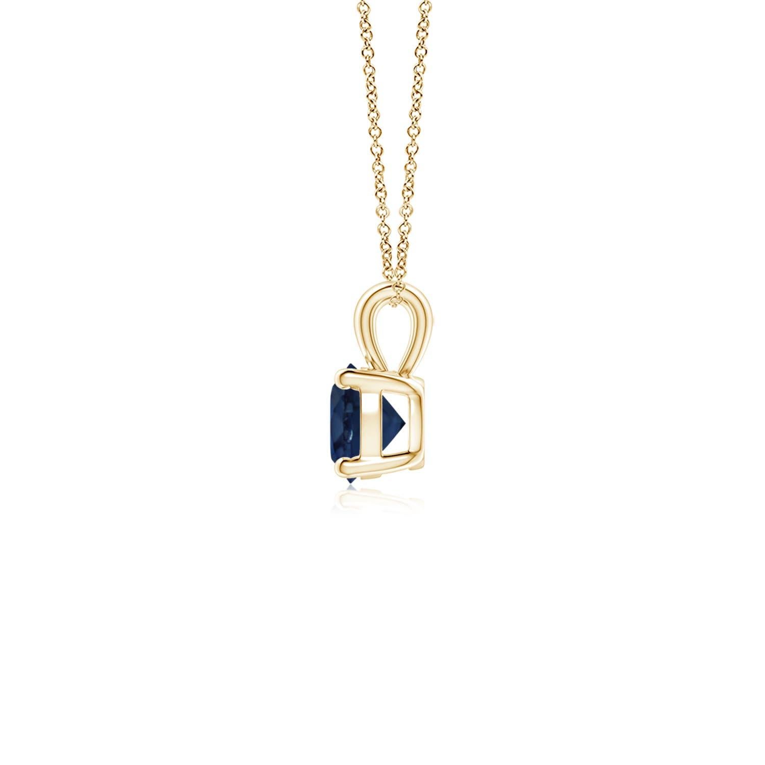 Le solitaire en saphir, serti dans une monture à quatre griffes, est relié à une balle lustrée. Réalisé en or jaune 14k, le design élégant de ce pendentif classique en saphir attire toute l'attention sur la magnificence de la pierre centrale.
Le