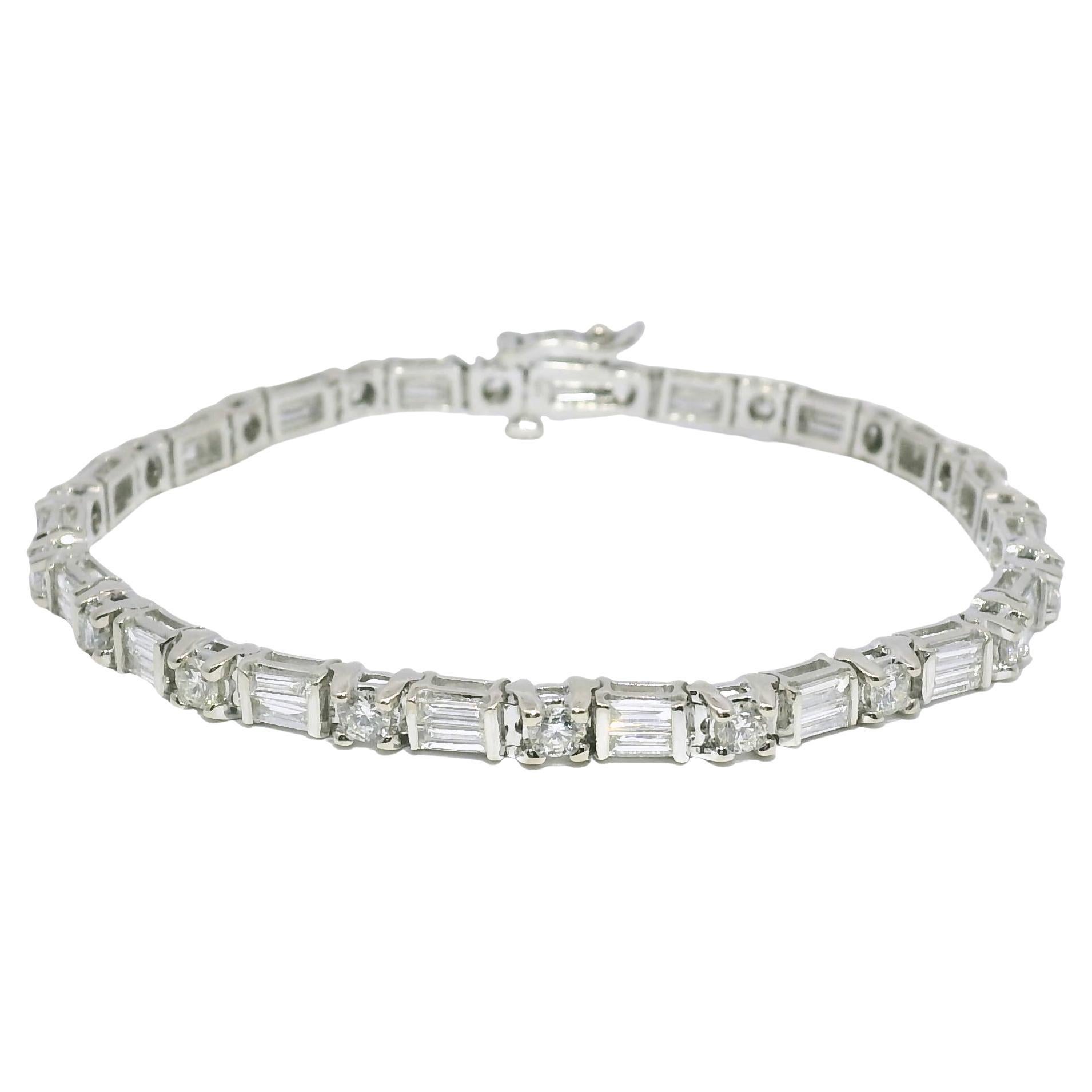 Pulsera de Tenis de 14 Quilates con Diamantes Redondos Brillantes y Baguette Naturales En Stock