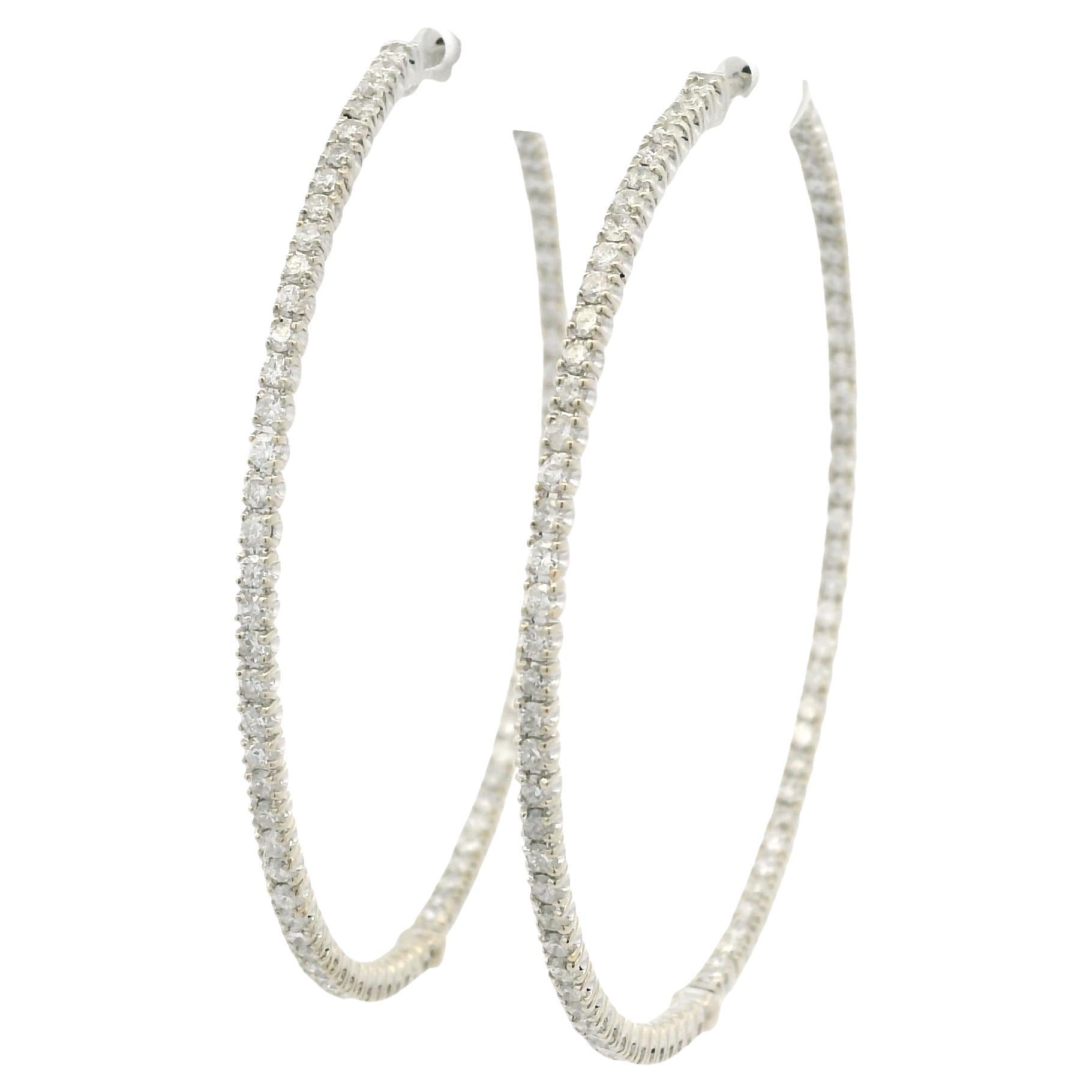 Boucles d
oreilles en diamant naturel de taille ronde et brillante 14 carats en stock en vente